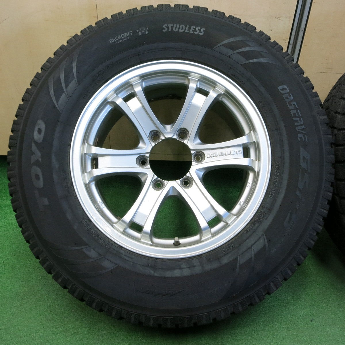 *送料無料* バリ溝！8.5分★KEELER スタッドレス 265/70R17 トーヨー オブザーブ GSi-5 キーラー 17インチ PCD139.7/6H★4050301イス