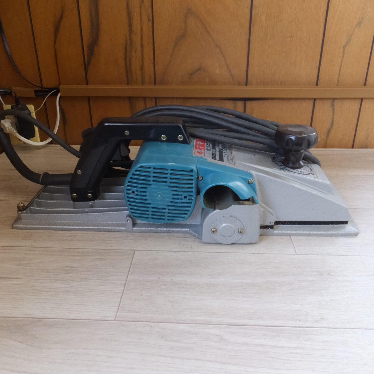[送料無料] ★マキタ makita 電気カンナ 1806B　有効切削幅 170mm　100V 12.5A 50-60Hz 1200W 15000/min.★