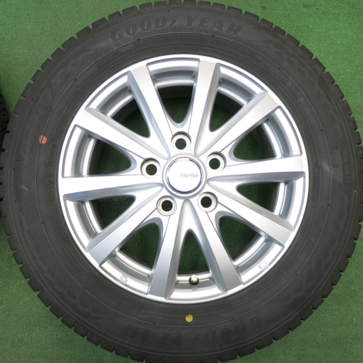 キレイ！22年★スタッドレス 195/65R15 グッドイヤー アイスナビ8 ravrion RS01 ラブリオン 15インチ PCD114.3/5H★5053105HAス
