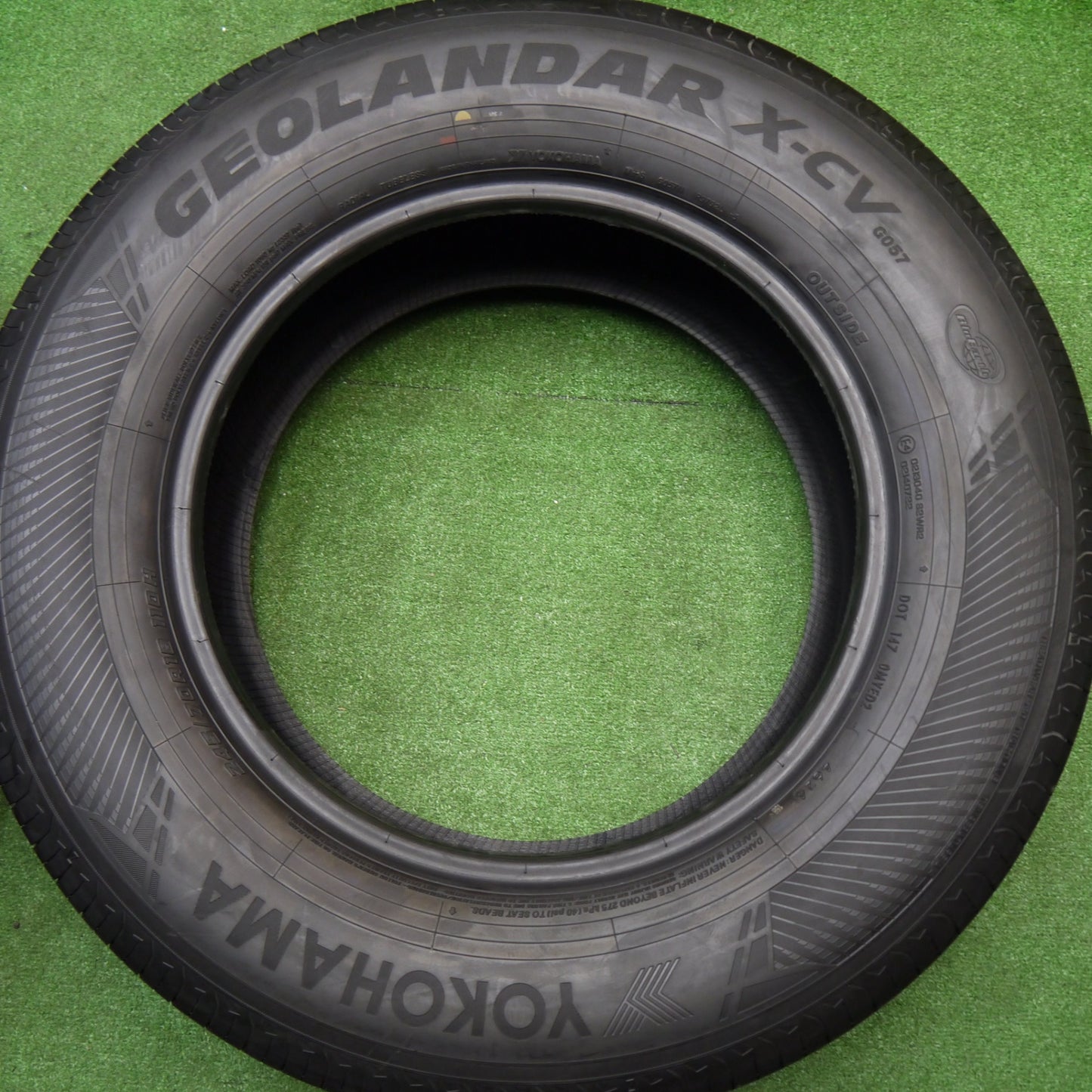 新車外し！24年★245/70R18 ヨコハマ ジオランダー X-CV G057 タイヤ 18インチ ランクル 250 等★5110503Hノタ