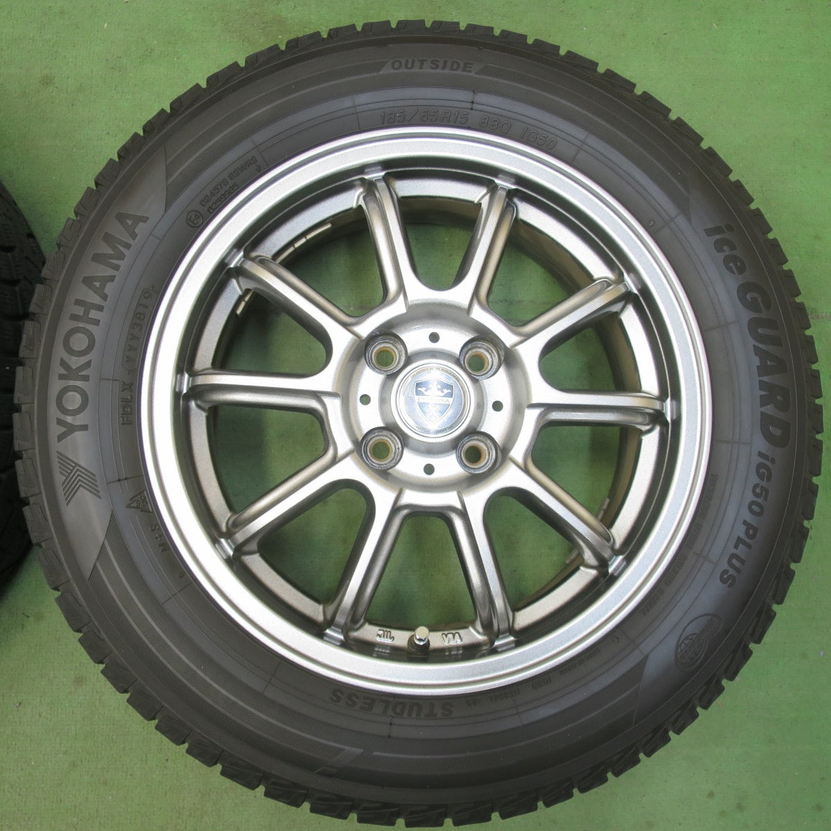 バリ溝！キレイ！8.5分★スタッドレス 185/65R15 ヨコハマ アイスガード iG50 プラス ESTROSA エステローザ 15インチ PCD100/4H★6022304イス