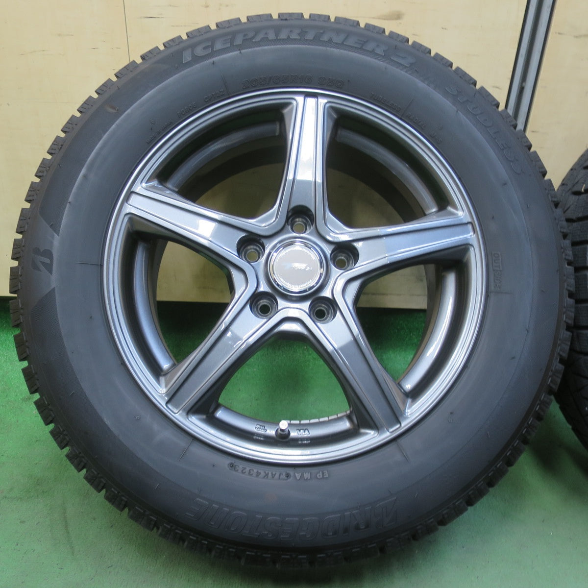 バリ溝！23年！キレイ！9.5分★スタッドレス 205/65R16 ブリヂストン アイスパートナー2 TOPRUN トップラン 16インチ PCD114.3/5H★6060908イス