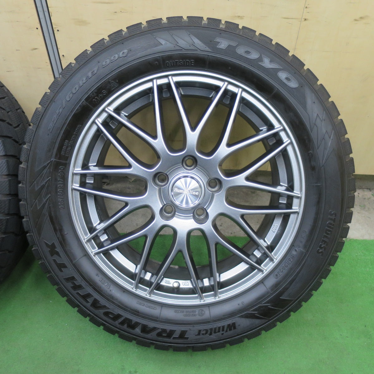 バリ溝！24年！キレイ！9.5分★スタッドレス 225/60R17 トーヨー ウインター トランパス TX Humanline MM-022 ヒューマンライン 17インチ PCD114.3/5H★6041402TTス