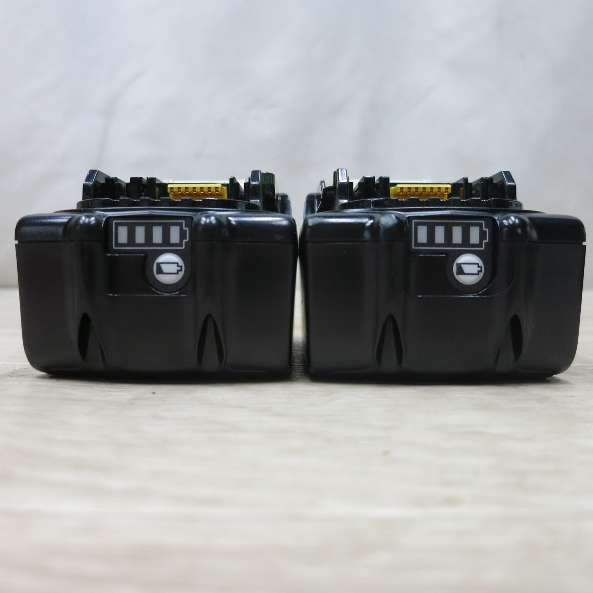 [送料無料] 美品!3点まとめ売り◆マキタ 7.2-18V用 急速 充電器 DC18RD / Li-ion リチウム イオン バッテリー 雪マーク BL1860B 2個 電動 工具◆