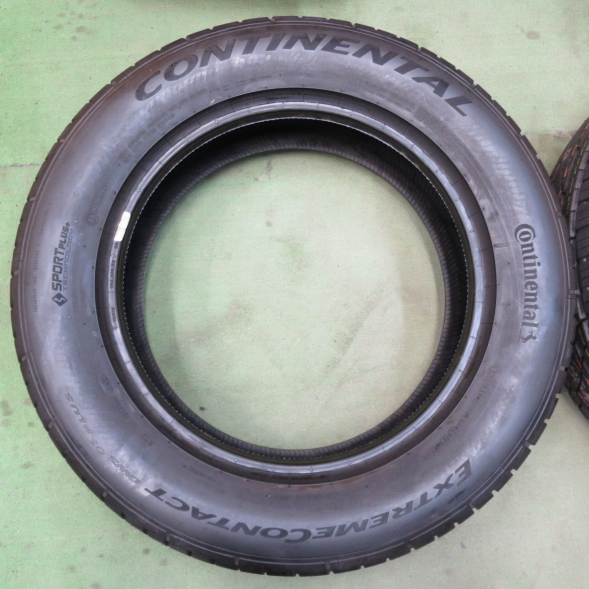 未使用！22年★235/60R18 コンチネンタル エクストリームコンタクト DWS06 プラス EXTREME CONTACT タイヤ 18インチ レクサス RX NX CR-V CX-7 等★6032703イノタ