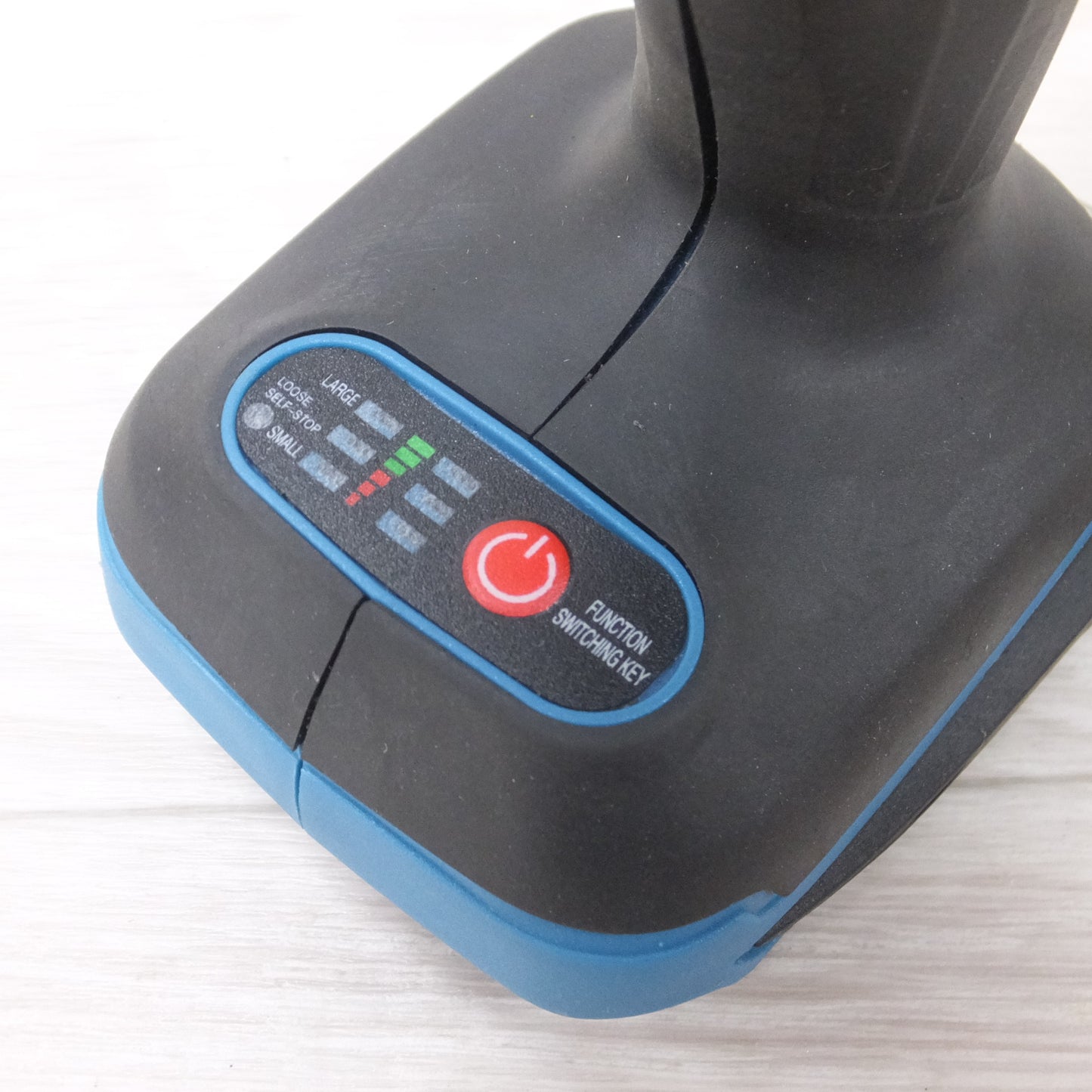 [送料無料] 付属品付き◆充電式 インパクトレンチ 型式 不明 電動 工具 18V 6.0Ah バッテリ 充電器 MTD001DSXのケース付き マキタ風◆