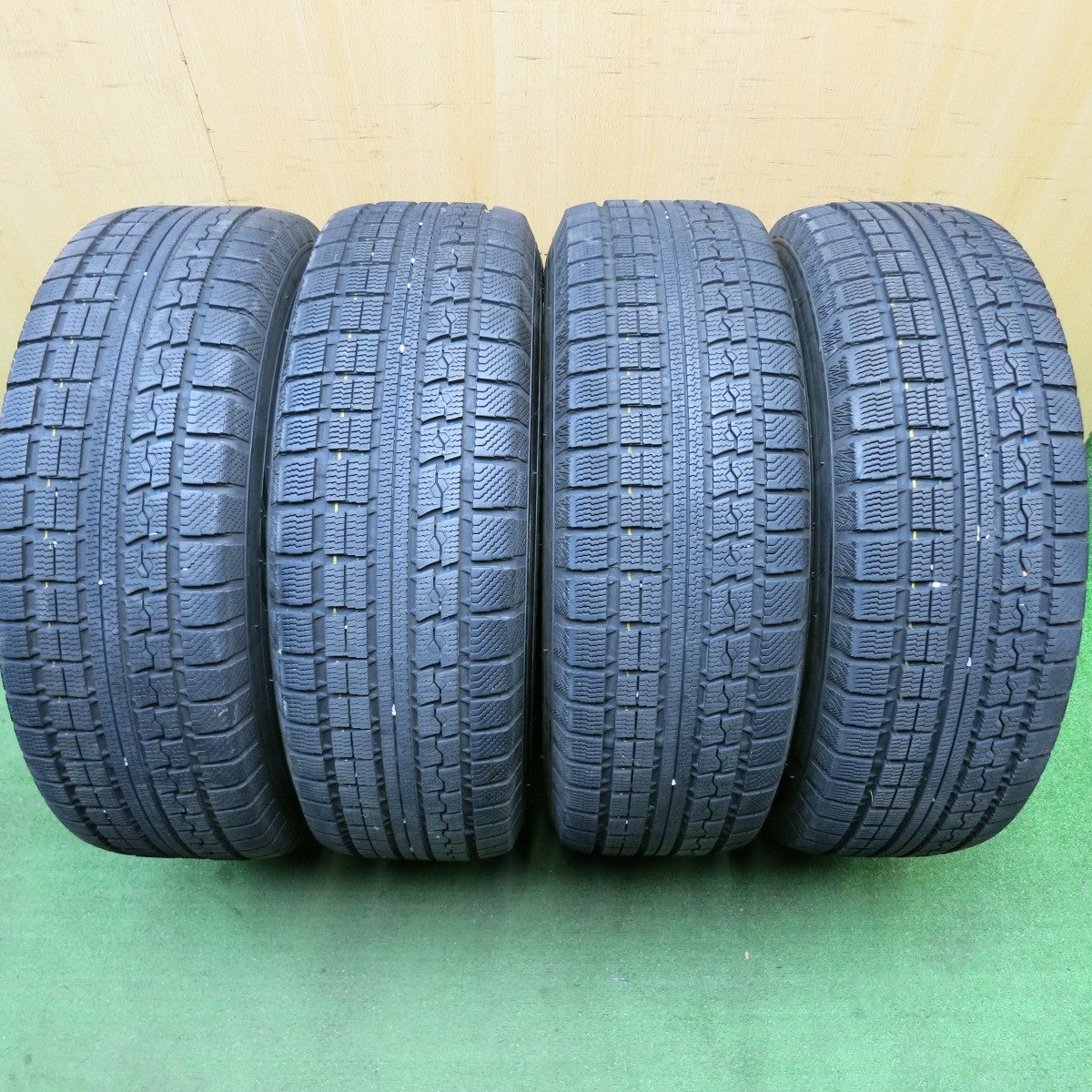 バリ溝！9.5分★スタッドレス DAYTONA デイトナ 215/70R15 トーヨー ウインター トランパス MK4α スチール 15インチ PCD139.7/6H★5053104HAス