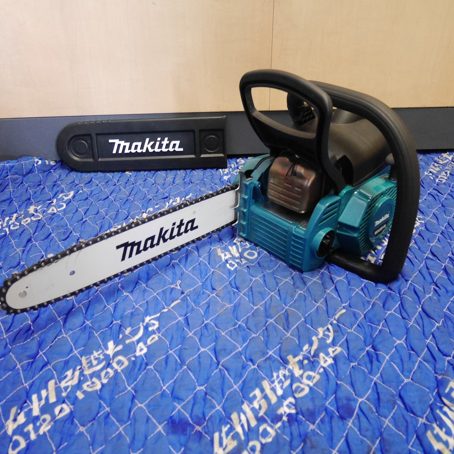 [送料無料] ☆マキタ エンジン チェンソー MEA3201M チェーンソー 切断機 makita ガイドバー 長さ 約35cm ジャンク品☆