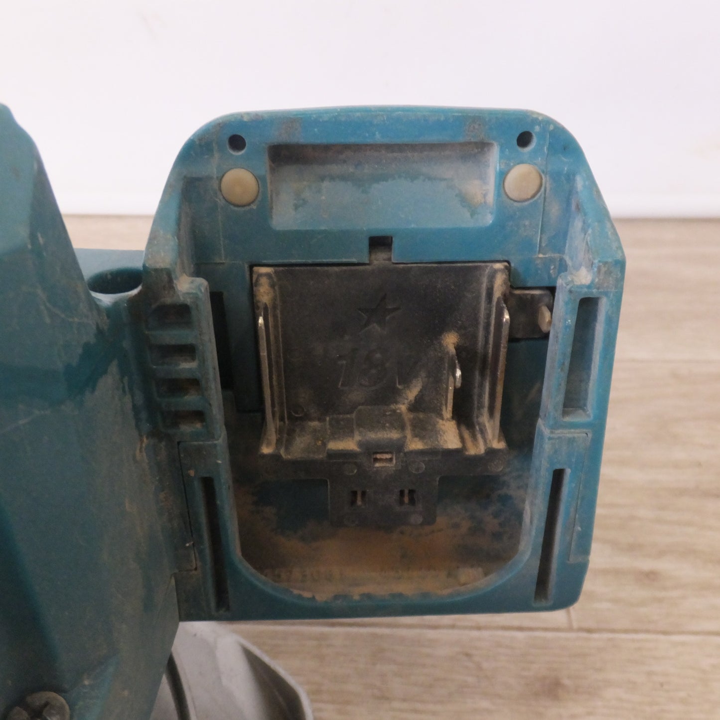 [送料無料] ★マキタ makita 165mm 充電式マルノコ HS631D 18V　155～165mm　木工用 超硬丸ノコ　本体のみ★