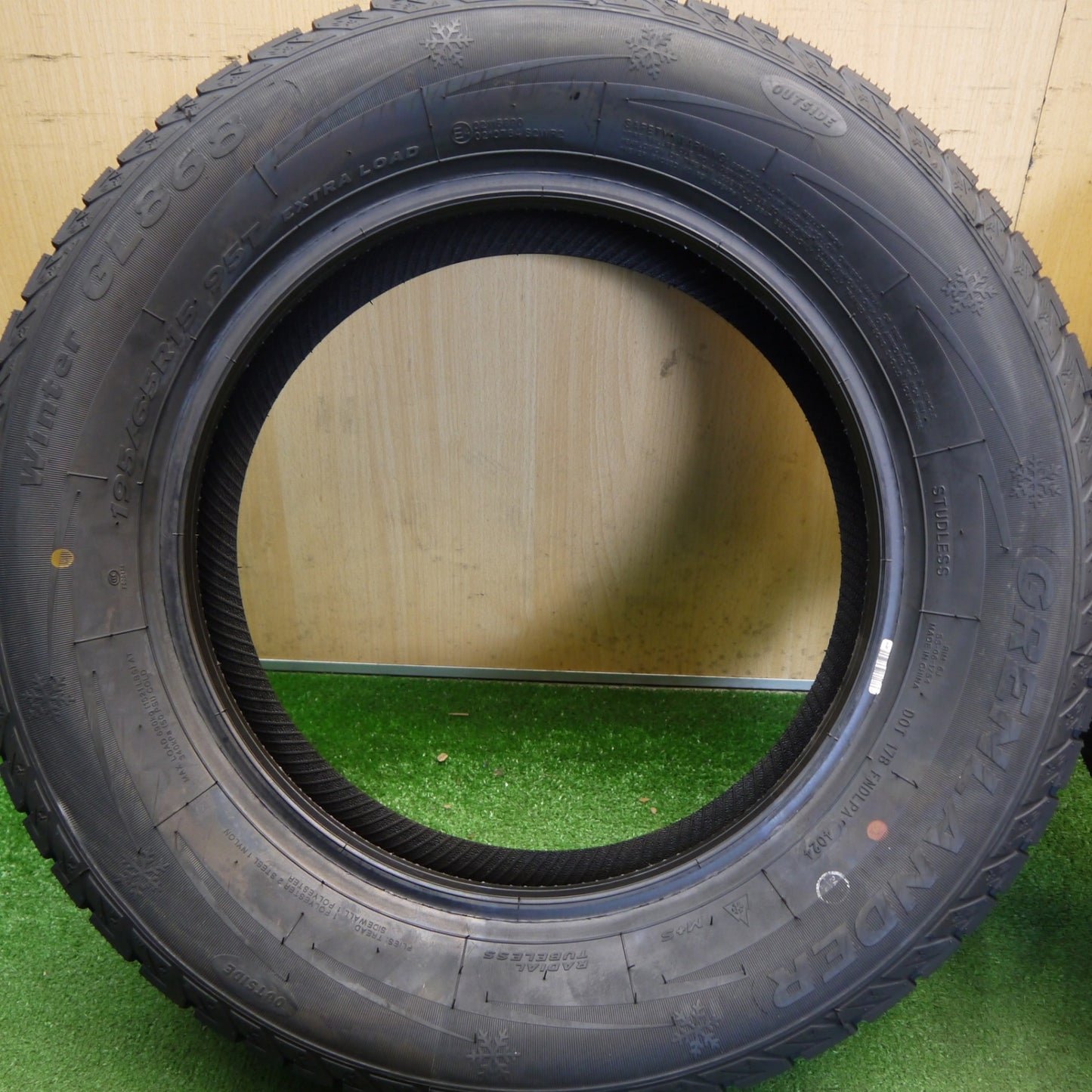 未使用！24年★スタッドレス 195/65R15 グリンランダー ウインター GL868 タイヤ 15インチ プリウス カローラ インプレッサ ノア ヴォクシー ステップワゴン 等★6051201Hスタ