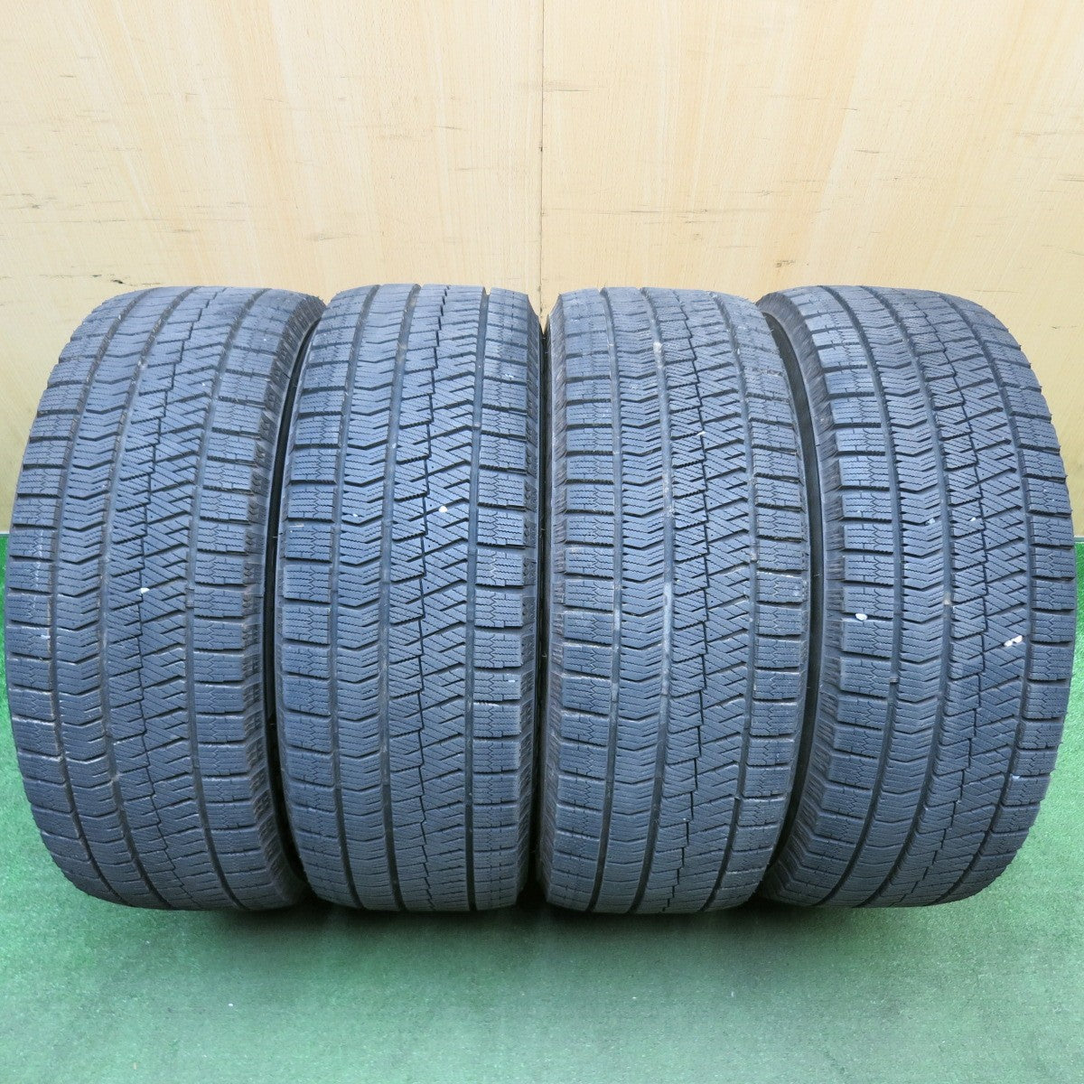 バリ溝！24年！キレイ！9.5分以上★スタッドレス 215/55R17 ブリヂストン ブリザック VRX2 SCHNEIDER MiD シュナイダー 17インチ PCD114.3/5H★6031516HAス