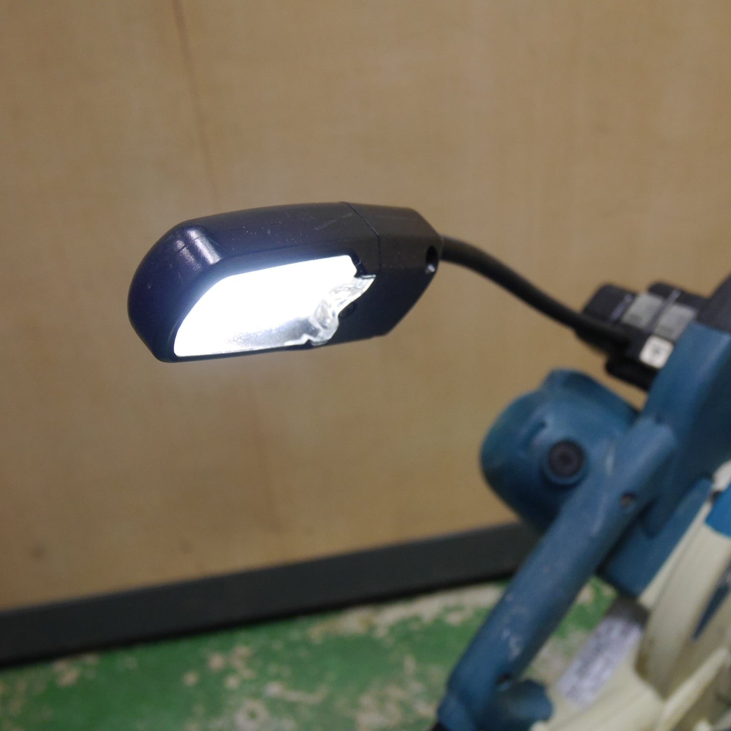 [送料無料] ☆マキタ 190mm スライド マルノコ LS0716FL 電動 工具 切断機 丸のこ 丸鋸 丸ノコ 木工用 makita☆