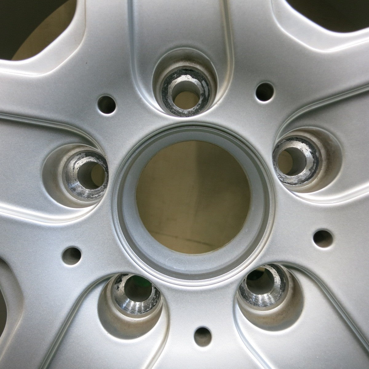 [送料無料] バリ溝！キレイ！8.5分★ベンツ アウディ 等 AGA Burg ブルグ 235/60R18 スタッドレス ブリヂストン ブリザック DM-V2 18インチ PCD112/5H★4112108SYス
