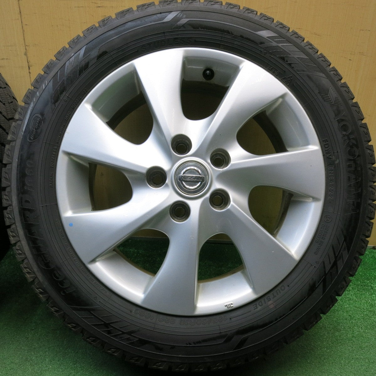 ほぼ未使用！22年★日産 C26 セレナ 純正 195/60R16 スタッドレス ヨコハマ アイスガード iG60 16インチ PCD114.3/5H★6032305HAス
