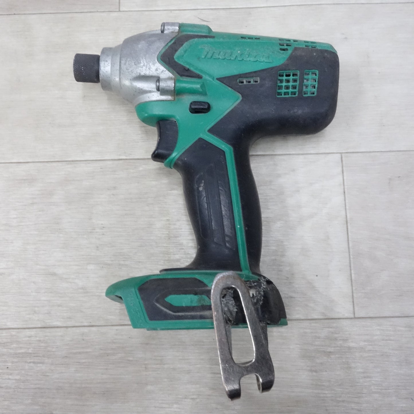[送料無料] バッテリー3個◆マキタ 充電式 インパクト ドライバ 14.4V M695D 電動 工具◆