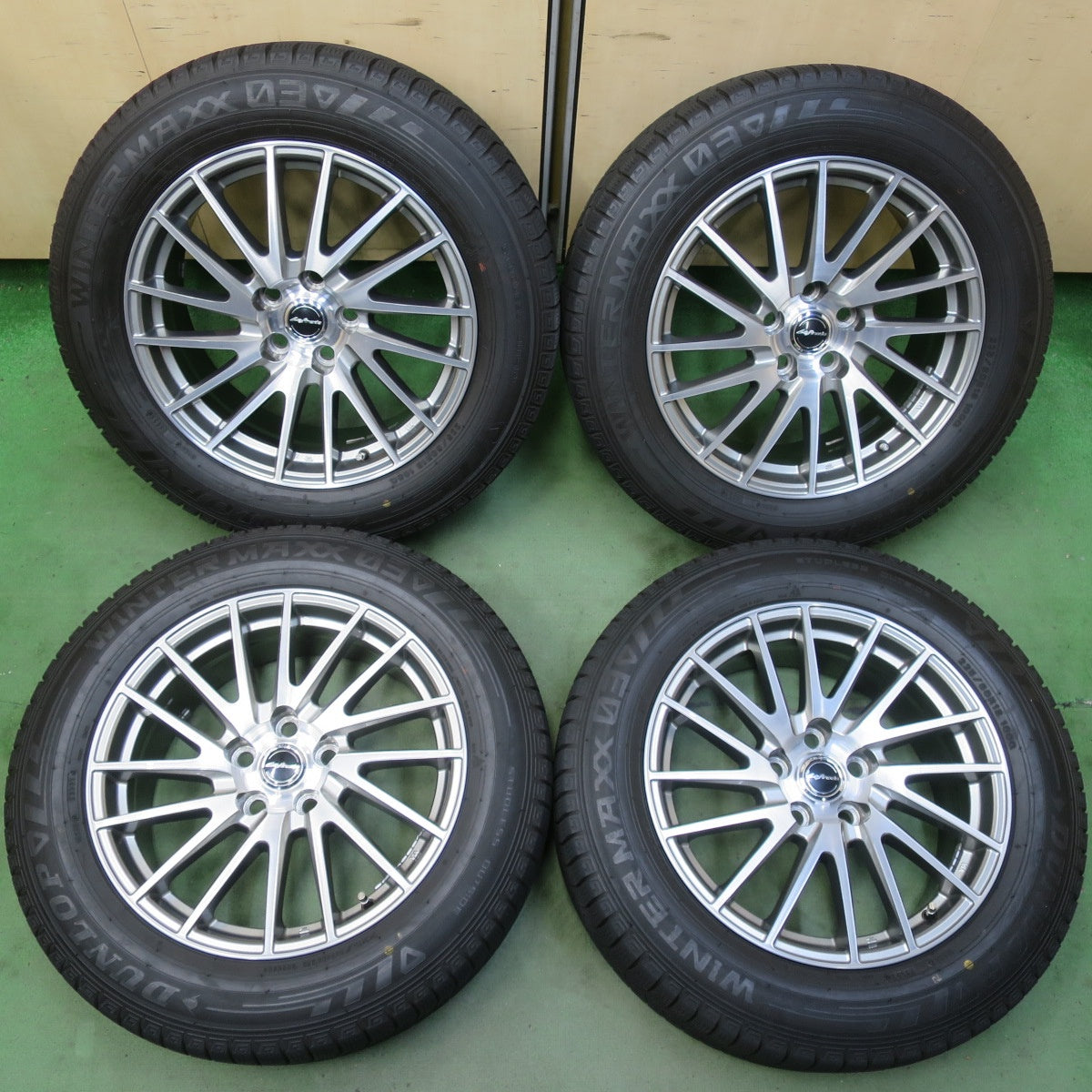 バリ溝！キレイ！9分◎40系 アルファード 等 225/60R18 スタッドレス ダンロップ ウインターマックス 03 Lefinada レフィナーダ 18インチ PCD120/5H◎6070901イス