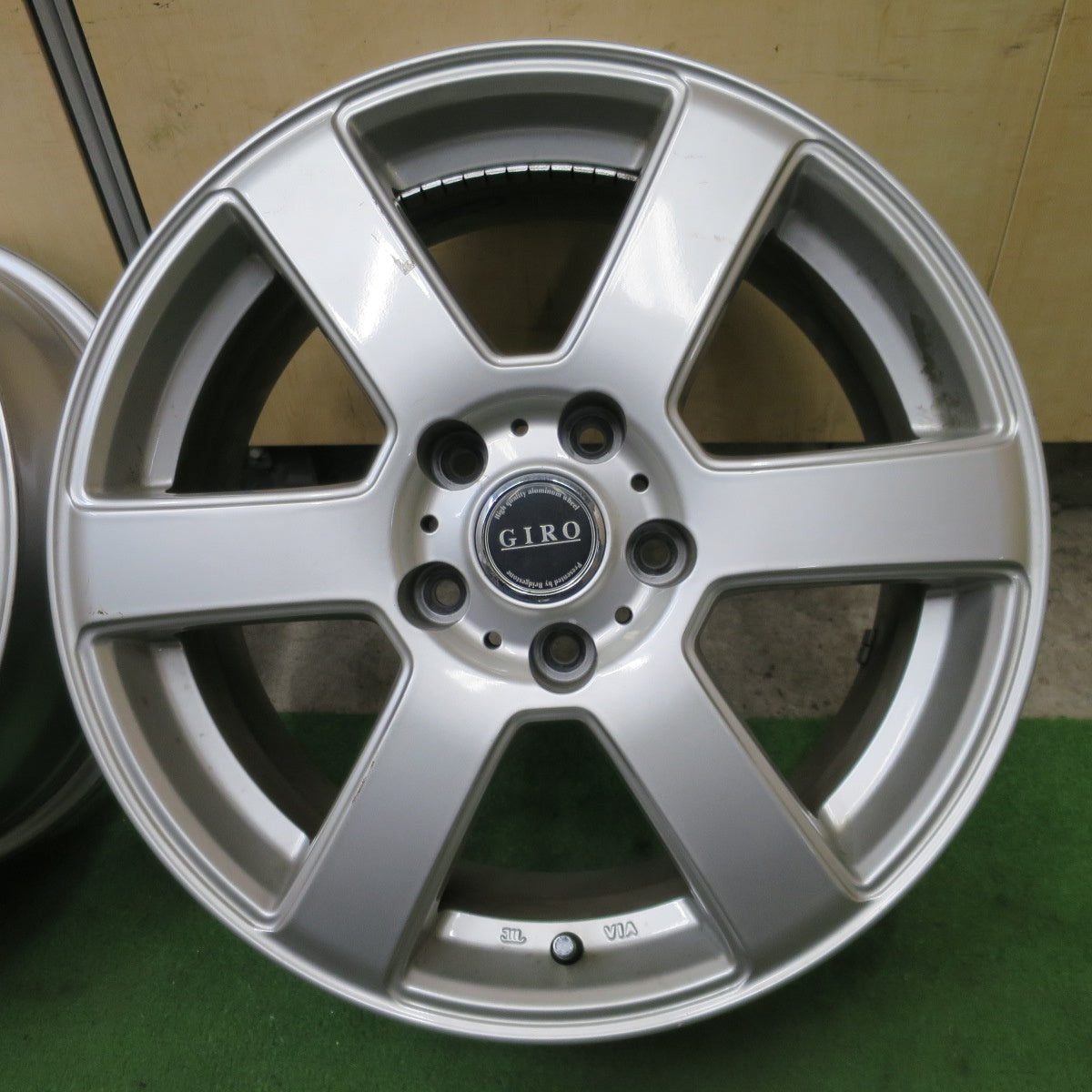4本価格★GIRO ジーロ 17インチ 社外 アルミ ホイール 17×7J PCD114.3/5H★6052702NGホ