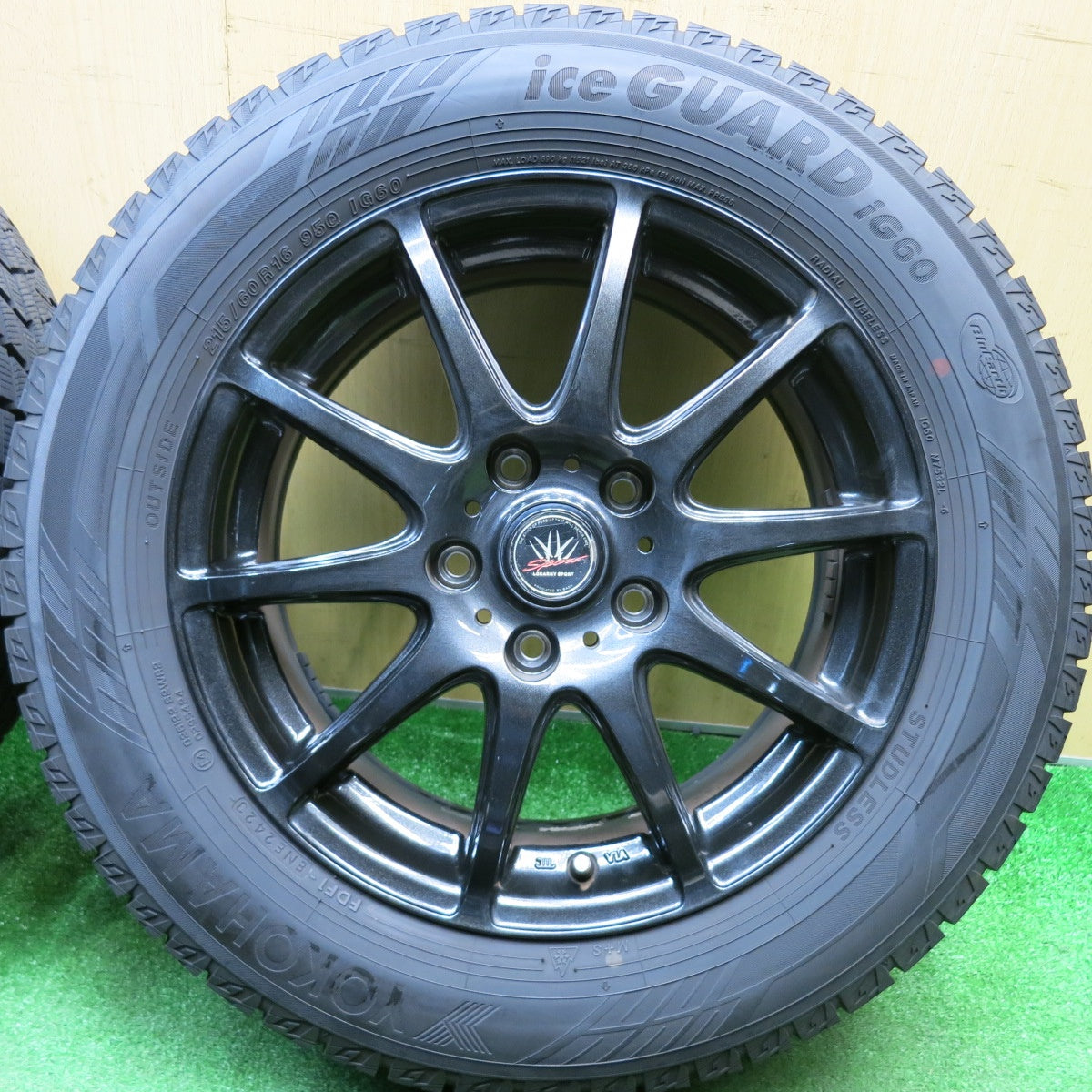 バリ溝！23年！9.5分★LOXARNY SPORT 215/60R16 スタッドレス ヨコハマ アイスガード iG60 ロクサーニ 16インチ PCD114.3/5H★6010806HAス