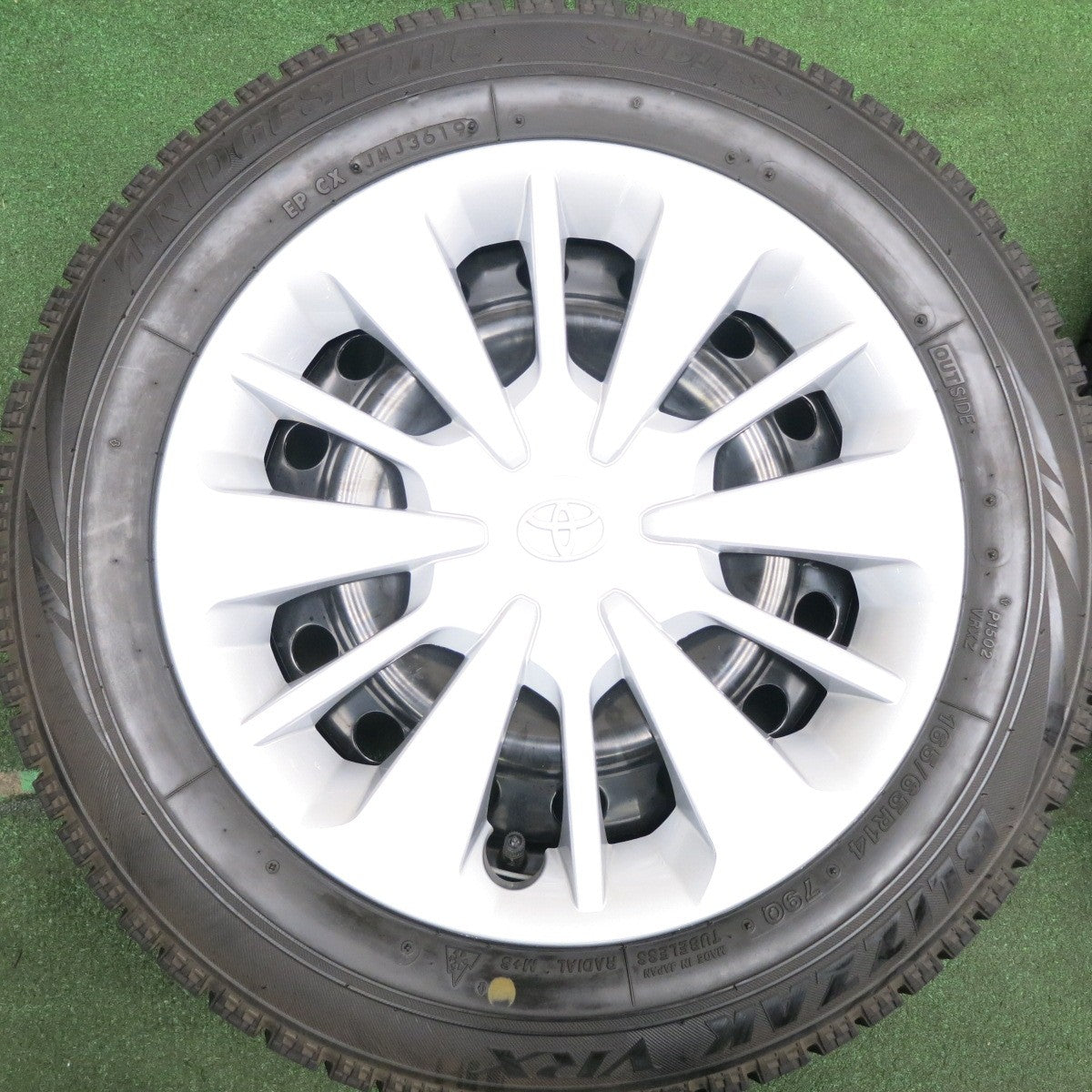 *送料無料* バリ溝！キレイ！8.5分★トヨタ タンク ルーミー 等 純正 スチール 165/65R14 スタッドレス ブリヂストン ブリザック VRX PCD100/4H★4042103HAス