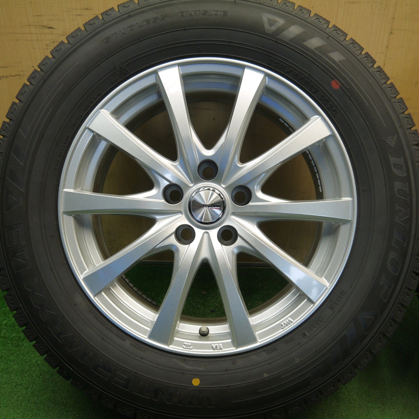 バリ溝！23年！キレイ！9.5分★スタッドレス 225/65R17 ダンロップ ウインターマックス 03 ravrion RS01 ラブリオン 17インチ PCD114.3/5H★6050103Hス