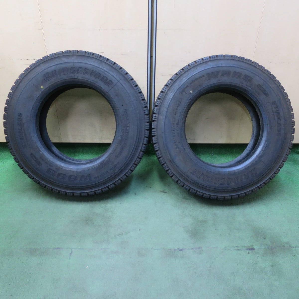 超バリ溝！25年！9.5分以上！2本★トラック タイヤ 225/80R17.5 123/122L スタッドレス ブリヂストン W999 17.5インチ★6073002イスタ