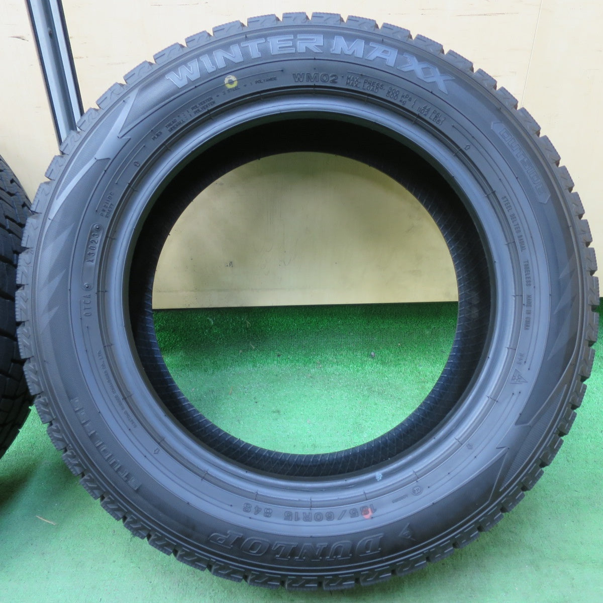 バリ溝！23年！ほぼ10分★スタッドレス 185/60R15 ダンロップ ウインターマックス WM02 タイヤ 15インチ アクア ヤリス ヴィッツ 等★5051004イスタ
