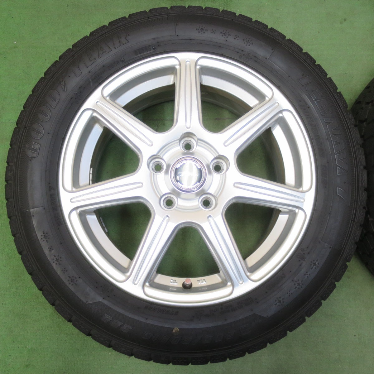 バリ溝！24年！キレイ！ほぼ10分★スタッドレス 205/60R16 グッドイヤー アイスナビ7 TOPRUN トップラン 16インチ PCD114.3/5H★5120613イス