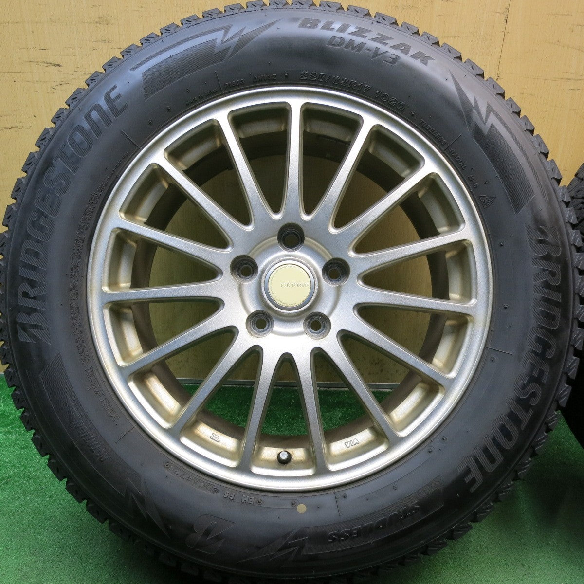 バリ溝！23年！9.5分以上◎スタッドレス 225/65R17 ブリヂストン ブリザック DM-V3 ECO FORME SE-12 エコフォルム 17インチ PCD114.3/5H◎6100402HAス