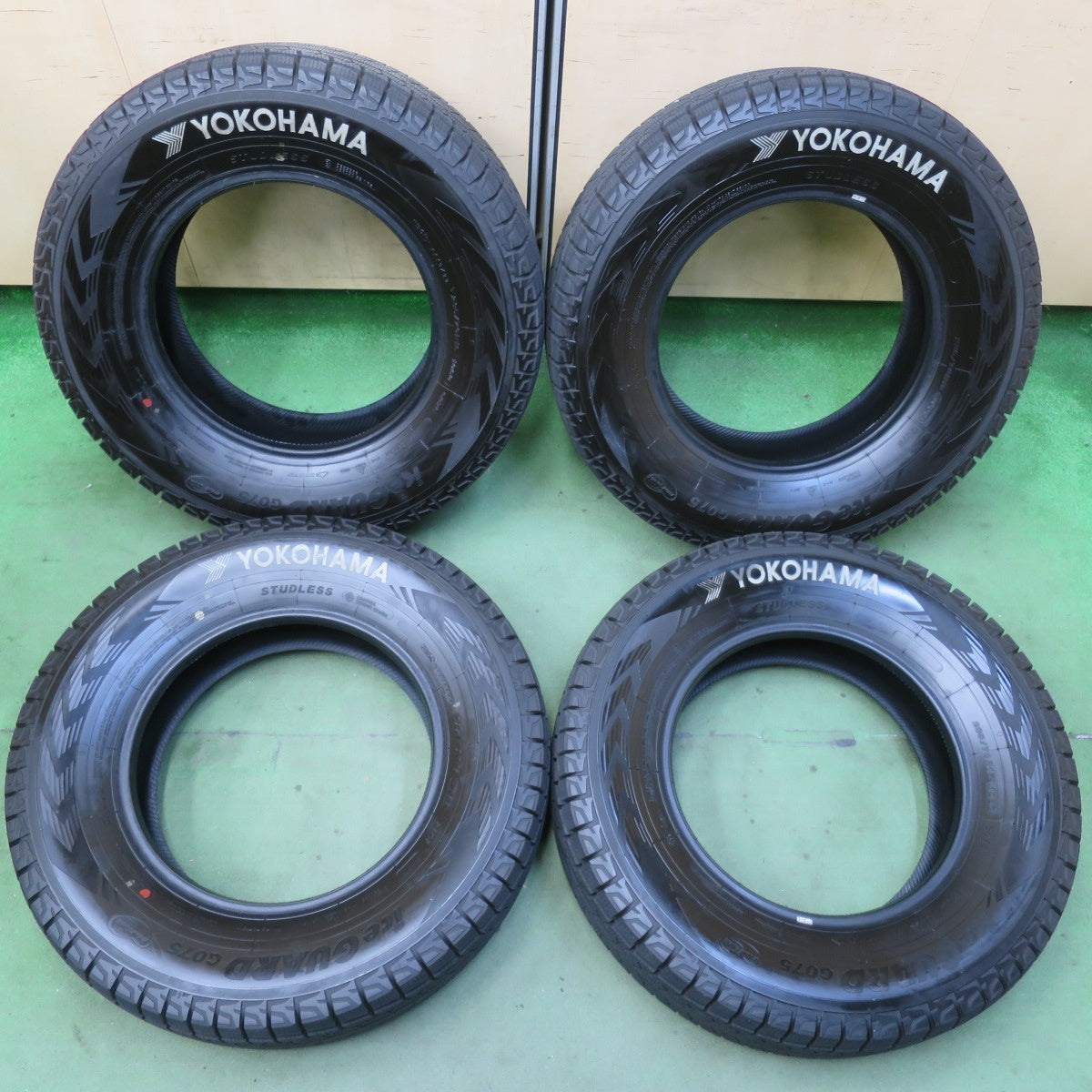 超バリ溝！22年！ほぼ10分★スタッドレス 235/70R16 ヨコハマ アイスガード G075 タイヤ 16インチ アウトランダー デリカ 等★5112603イスタ