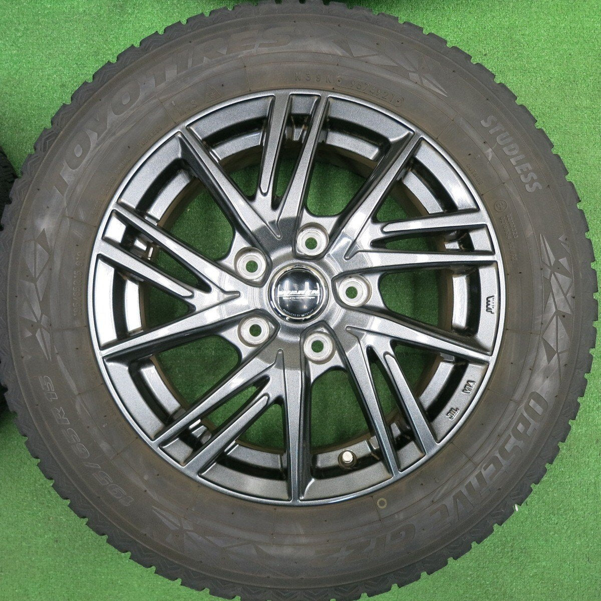 バリ溝！21年！キレイ！8.5分★スタッドレス 195/65R15 トーヨー オブザーブ GIZ2 WAREN ヴァーレン 15インチ PCD114.3/5H★4122004TNス