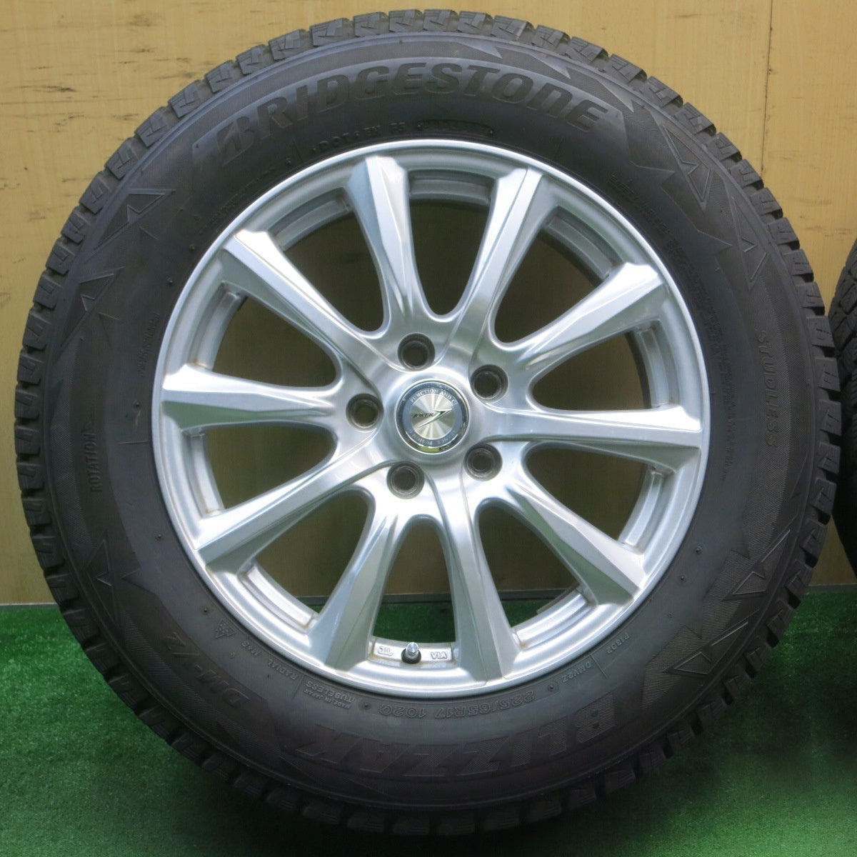バリ溝！キレイ！9.5分★スタッドレス 225/65R17 ブリヂストン ブリザック DM-V2 JOKER ジョーカー 17インチ PCD114.3/5H★5051706NJス
