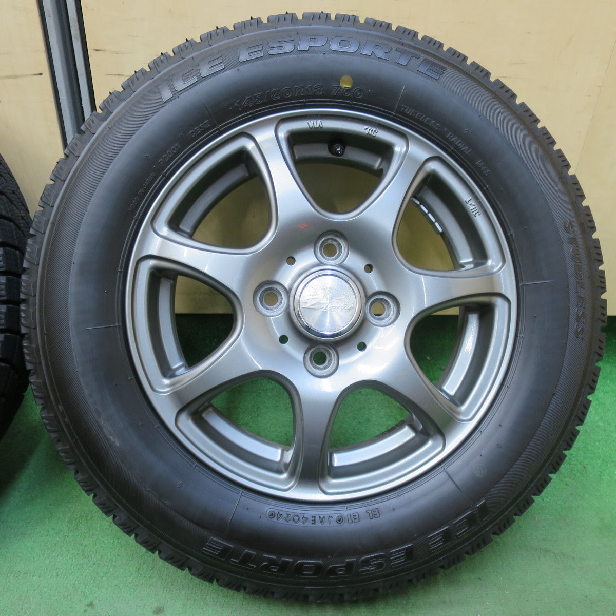 バリ溝！24年！キレイ！ほぼ10分★スタッドレス 145/80R13 アイスエスポルテ E sprine 社外 アルミ 13インチ PCD100/4H★5112801イス