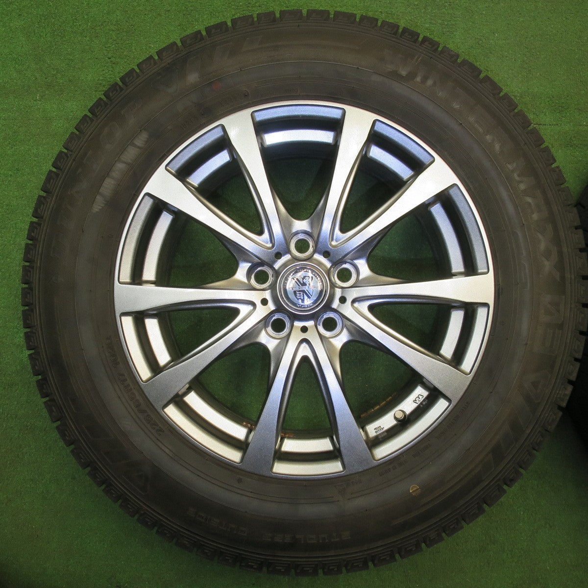 バリ溝！22年！キレイ！9.5分以上★スタッドレス 225/65R17 ダンロップ ウインターマックス 03 T.R.G. TRG 17インチ PCD114.3/5H★6021901NJス