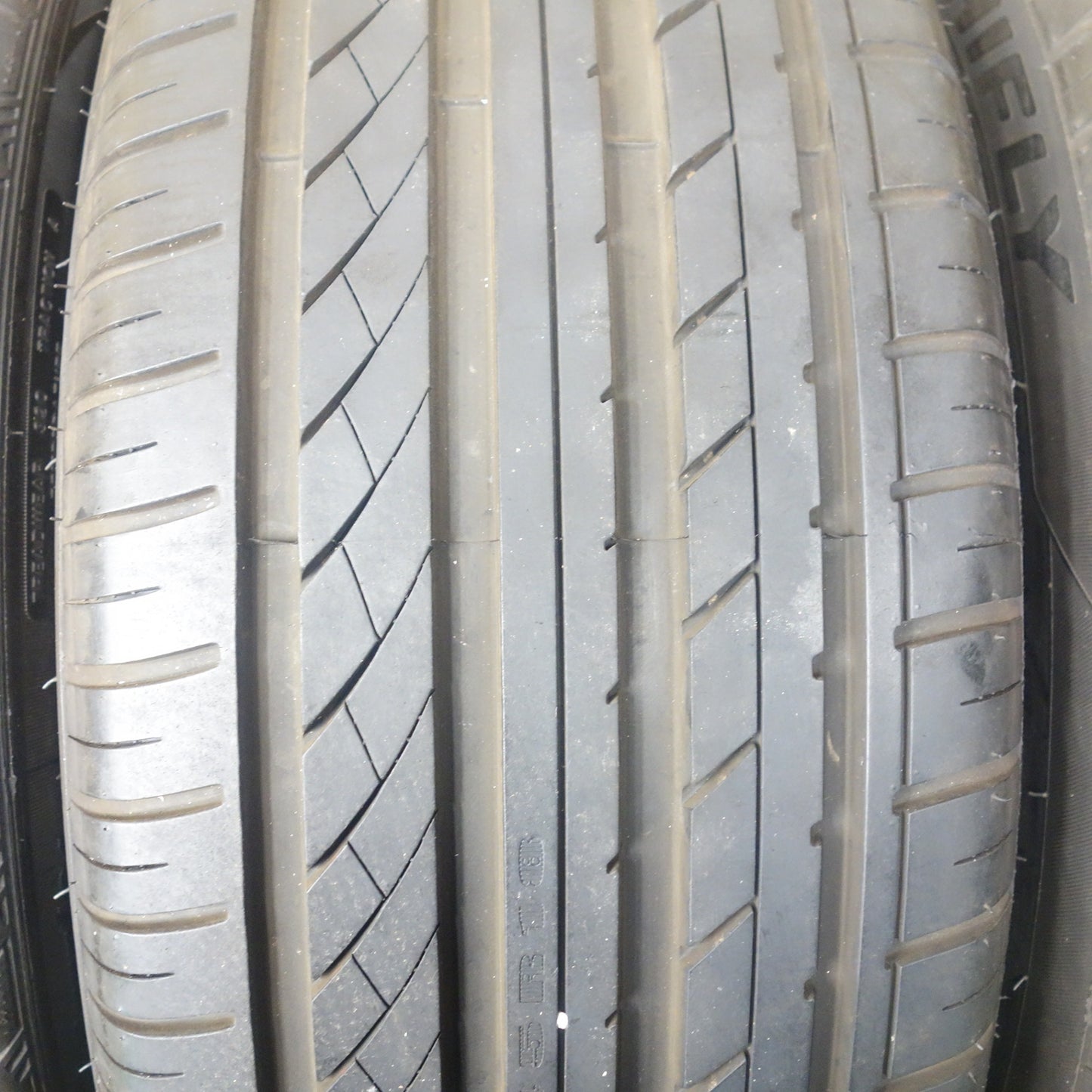 バリ溝！23年！キレイ！9.5分★ポルシェ 981 ケイマン ボクスター 純正 225/45R18 245/45R18 ロードストーン EUROVIS sport04 ハイフライ HF805 18インチ PCD130/5H★6013001KTノ