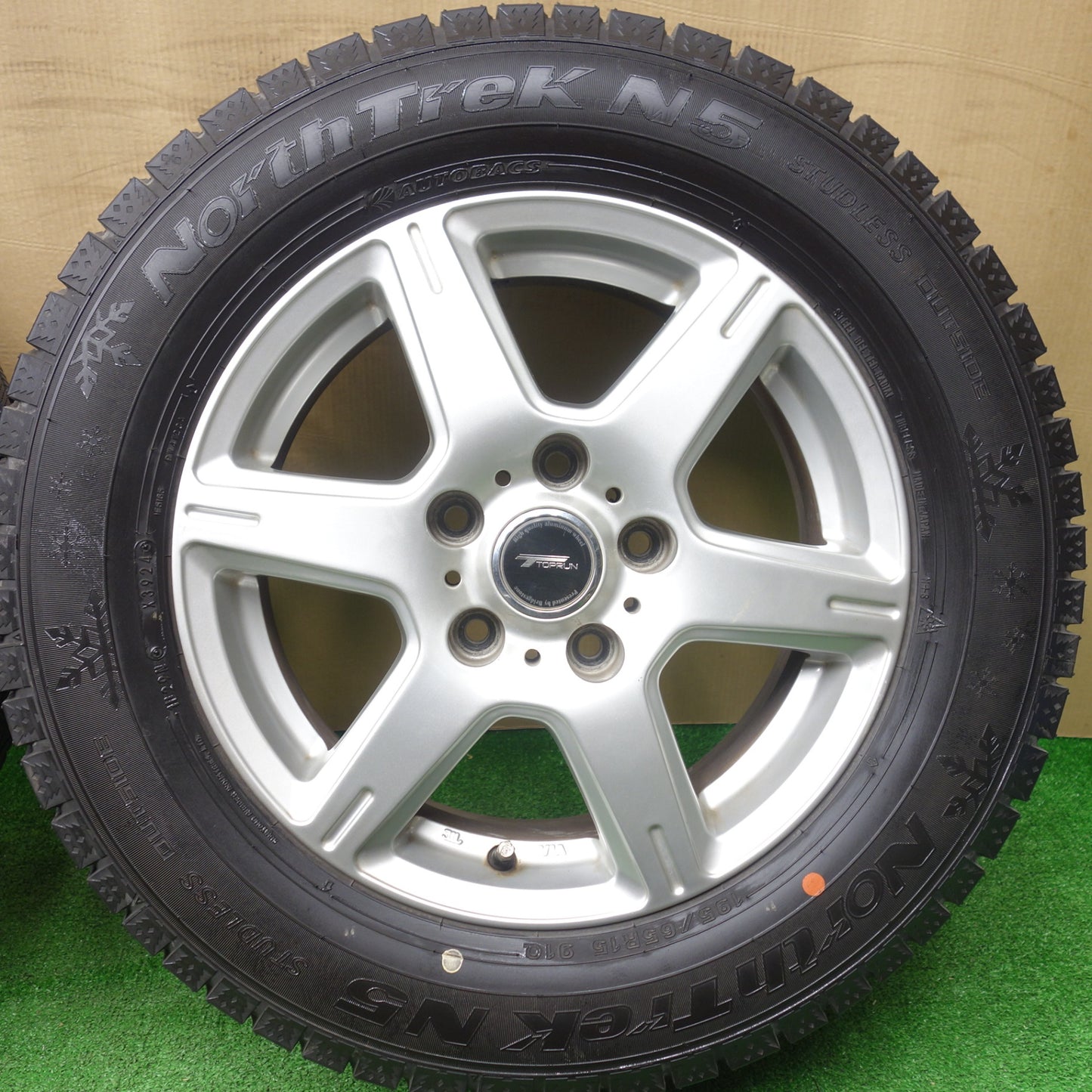 バリ溝！24年！ほぼ10分★スタッドレス 195/65R15 オートバックス ノーストレック N5 TOPRUN トップラン 15インチ PCD114.3/5H★5121410KTス