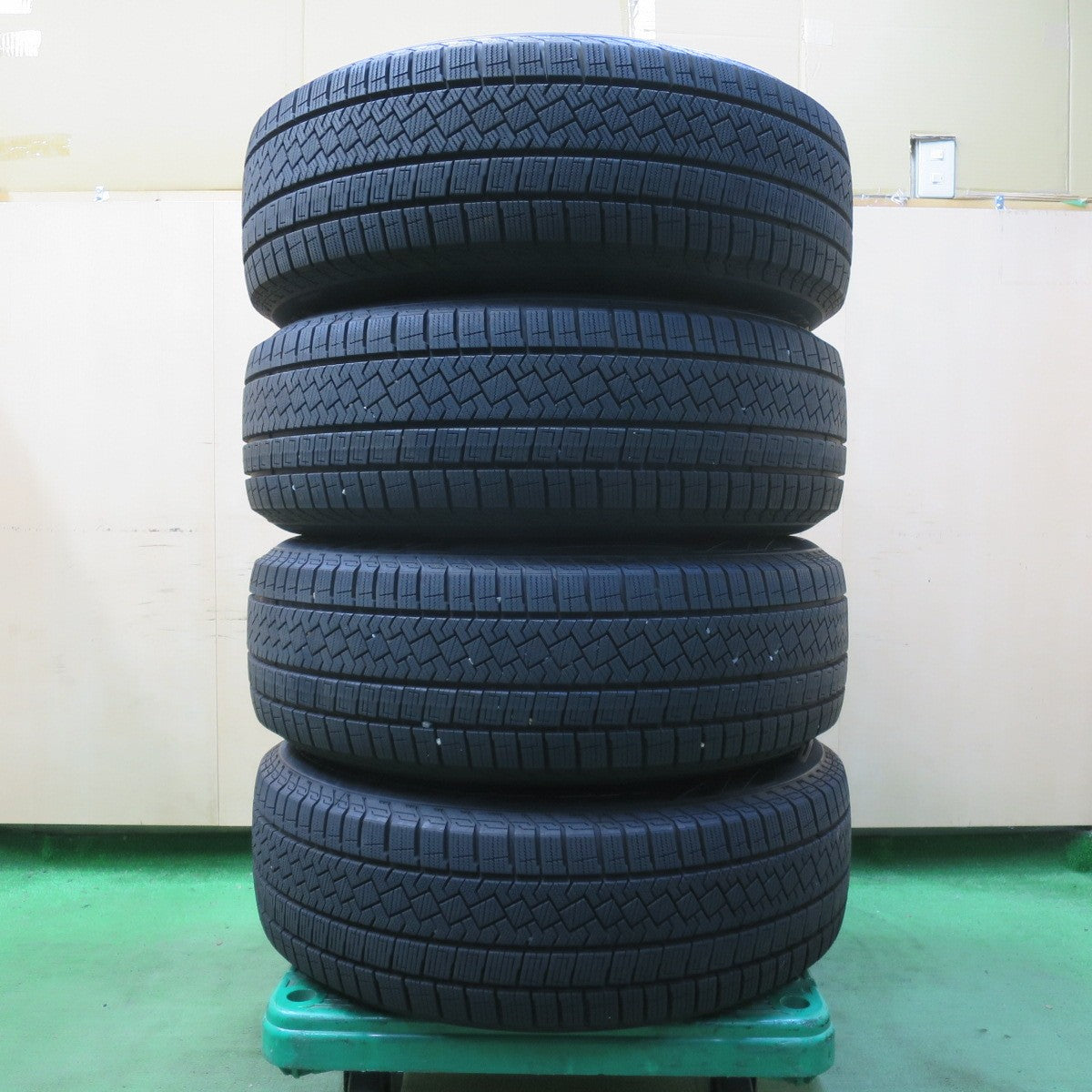 バリ溝！24年！キレイ！ほぼ10分★スタッドレス 225/60R18 ピレリ アイスゼロ アシンメトリコ SPORT ABELIA スポルト アベリア 18インチ PCD114.3/5H★5061503イス