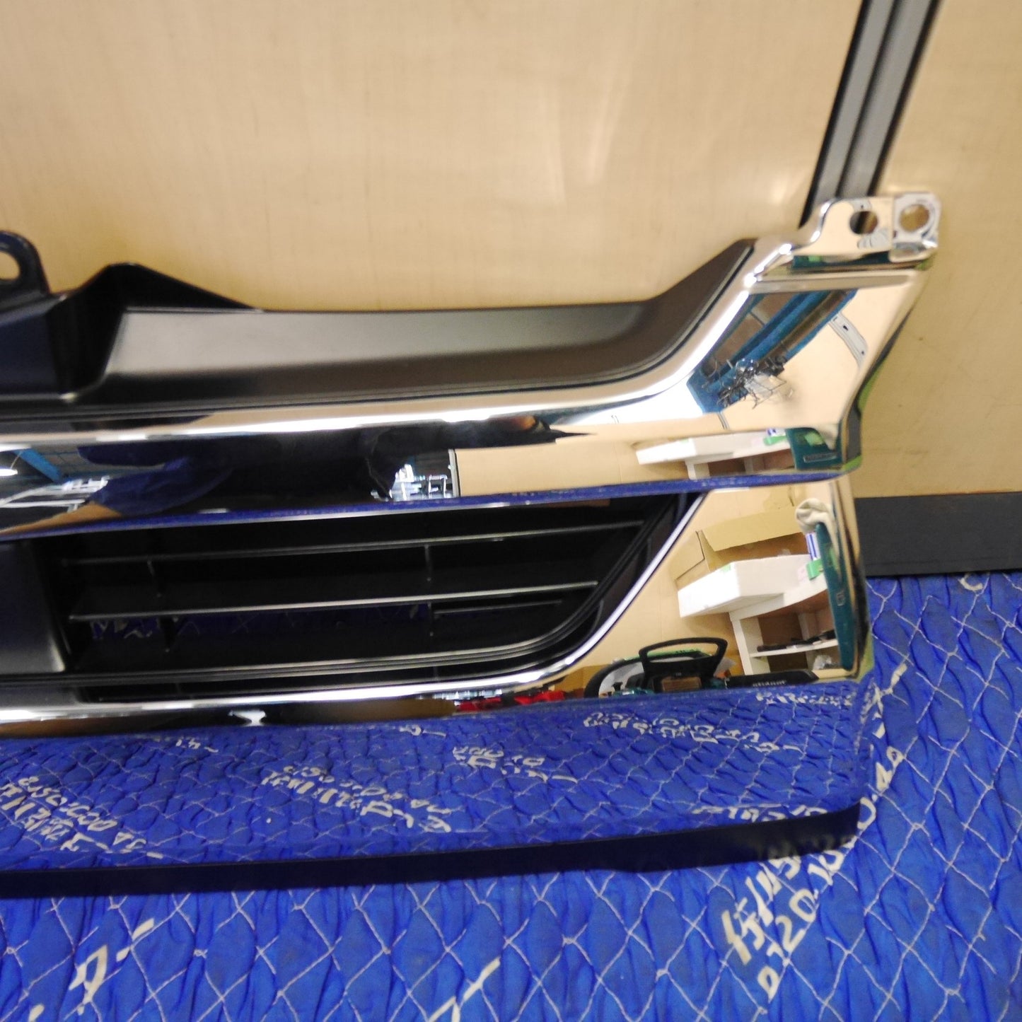 [送料無料] 新車外し☆トヨタ 200系 ハイエース 標準ボディ 6型 後期 純正 ラジエーター グリル メッキタイプ 53100-26670 53112-26150 TOYOTA☆