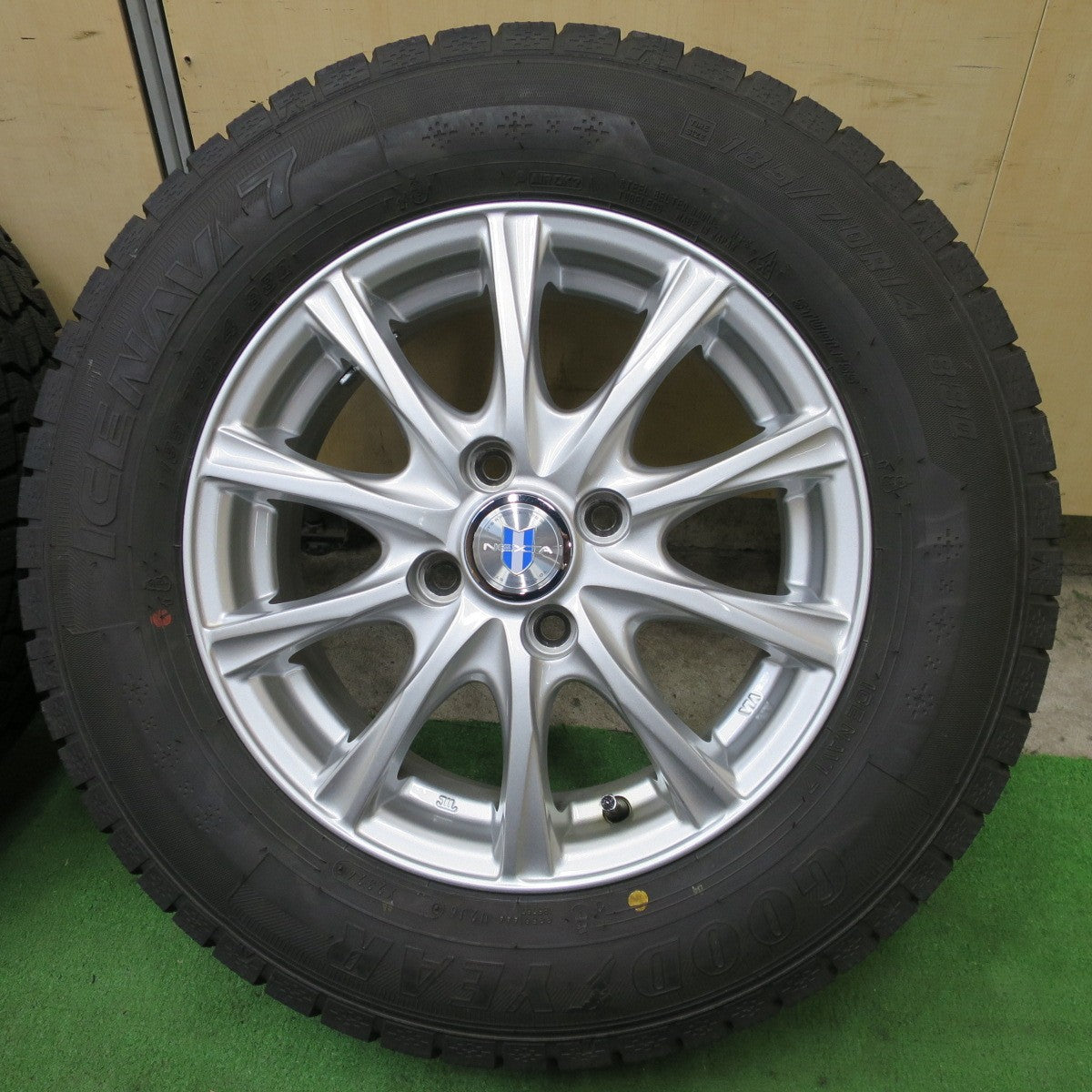 バリ溝！24年！キレイ！9.5分★スタッドレス 185/70R14 グッドイヤー アイスナビ7 NEXTA ネクスタ 14インチ PCD100/4H★6051101NGス