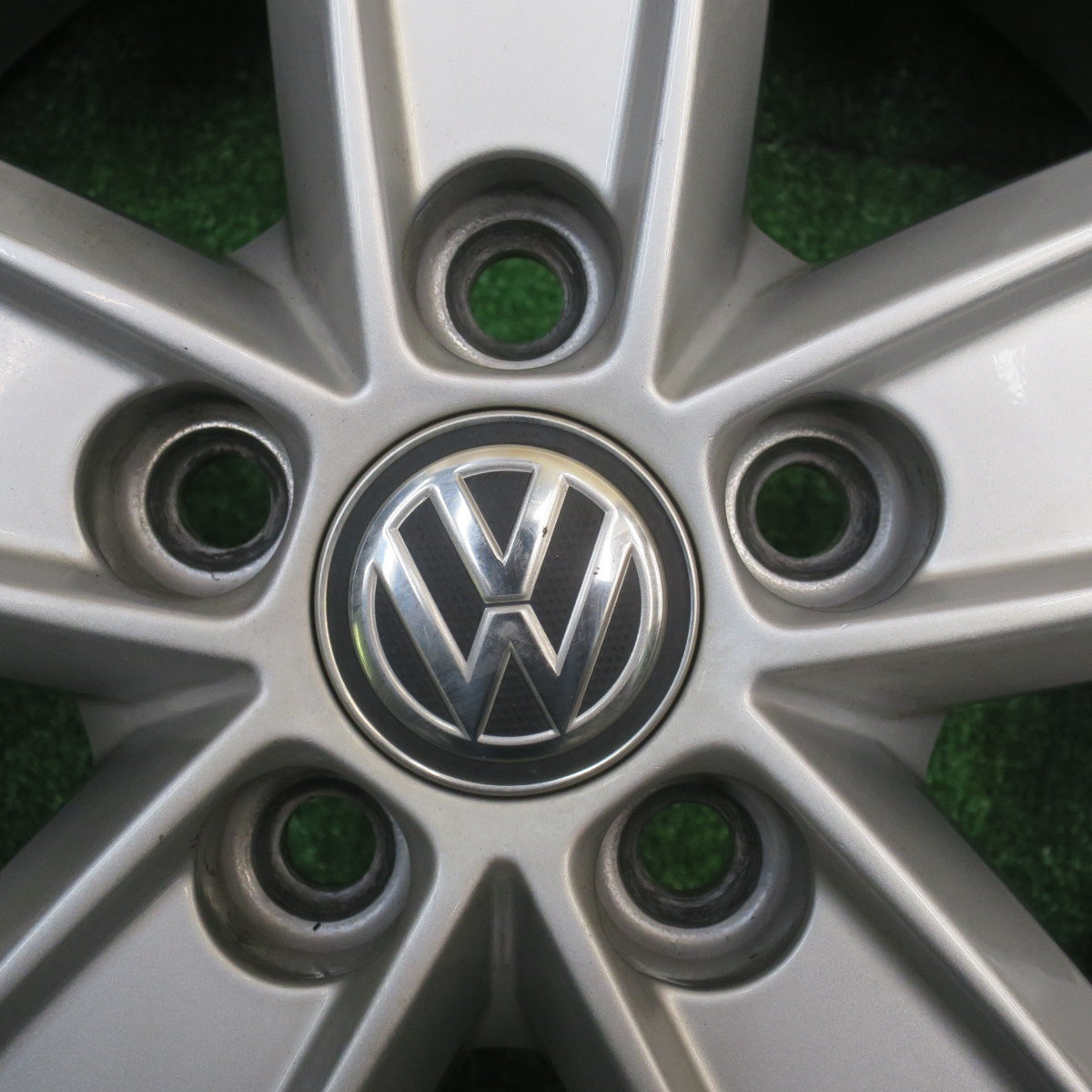 バリ溝！23年！キレイ！9.5分★ワーゲン ポロ 純正 185/65R15 スタッドレス ヨコハマ アイスガード iG60 15インチ PCD100/5H★5101602NJス