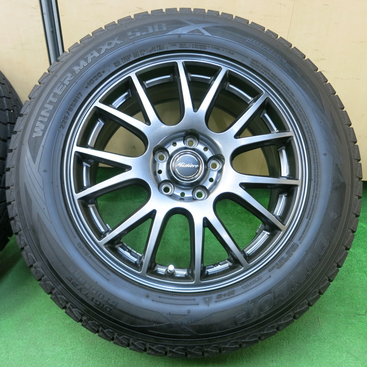 *送料無料* バリ溝！キレイ！9.5分★スタッドレス 225/65R17 ダンロップ ウインターマックス SJ8 Mistiere ミスティーレ 17インチ PCD114.3/5H★4042703イス