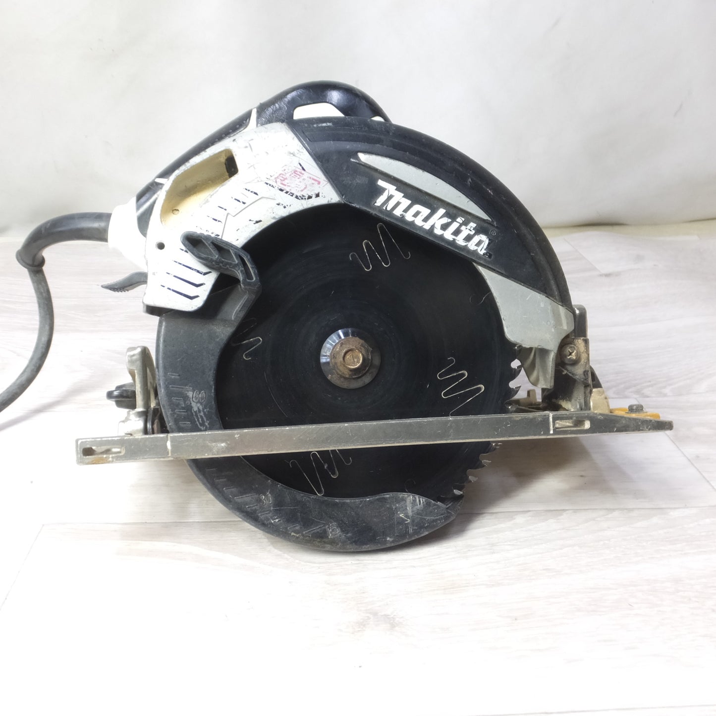 [送料無料] ◆makita マキタ 165mm 電子マルノコ 5732C 切断機 丸のこ 電動工具 100V◆