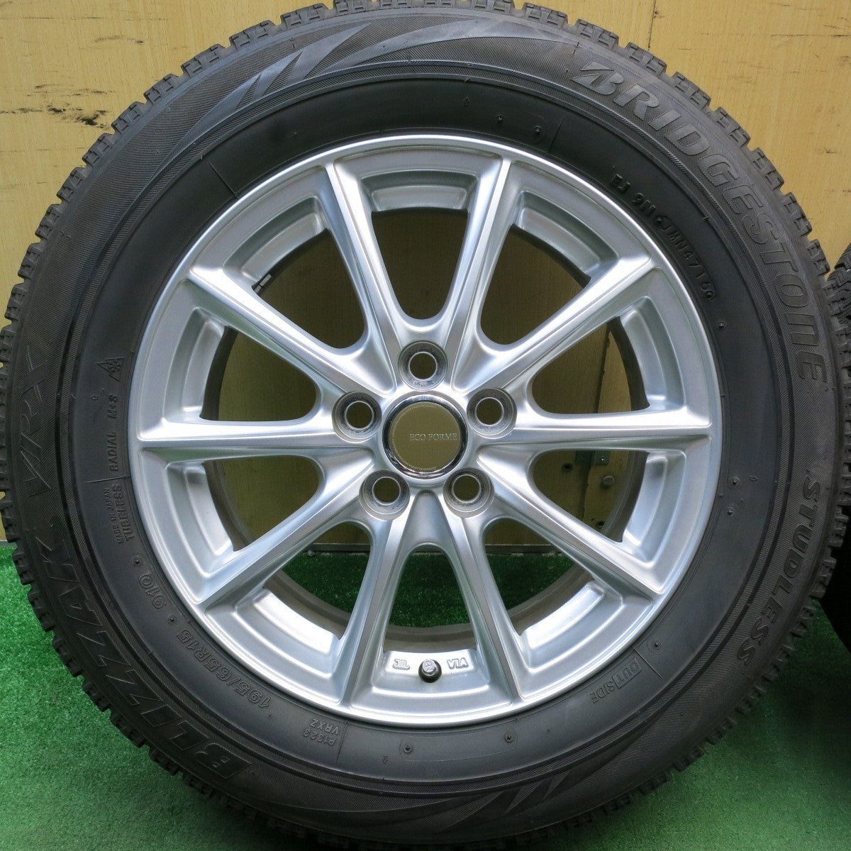 キレイ★プリウス 等 195/65R15 スタッドレス ブリヂストン ブリザック VRX ECO FORME エコフォルム 15インチ PCD100/5H★5062812HAス