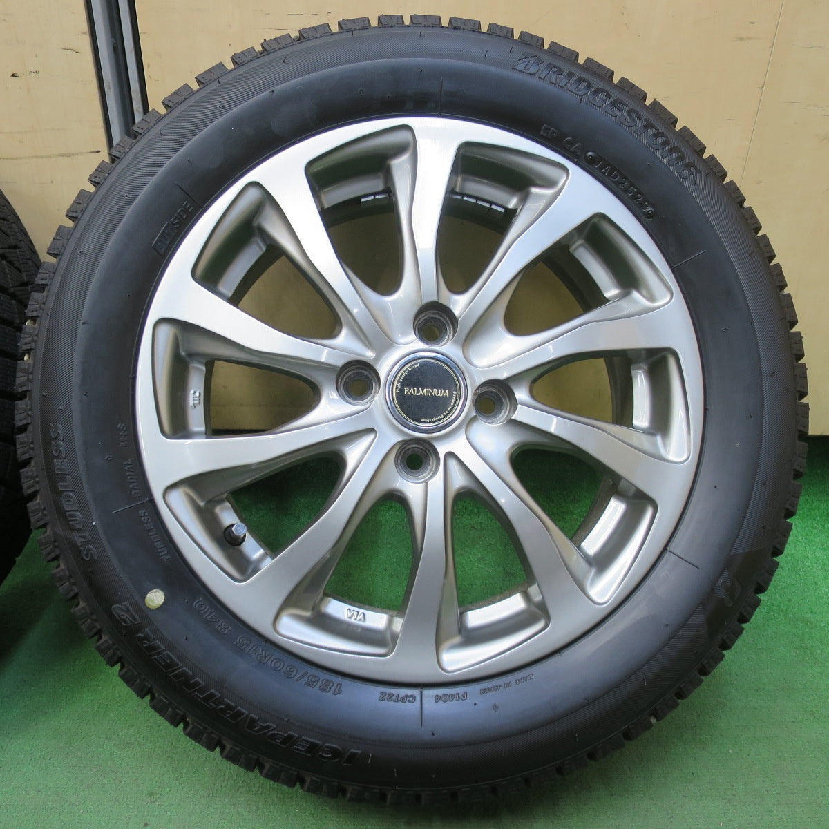 超バリ溝！23年！キレイ！ほぼ10分★スタッドレス 185/60R15 ブリヂストン アイスパートナー2 BALMINUM バルミナ 15インチ PCD100/4H★5103113イス