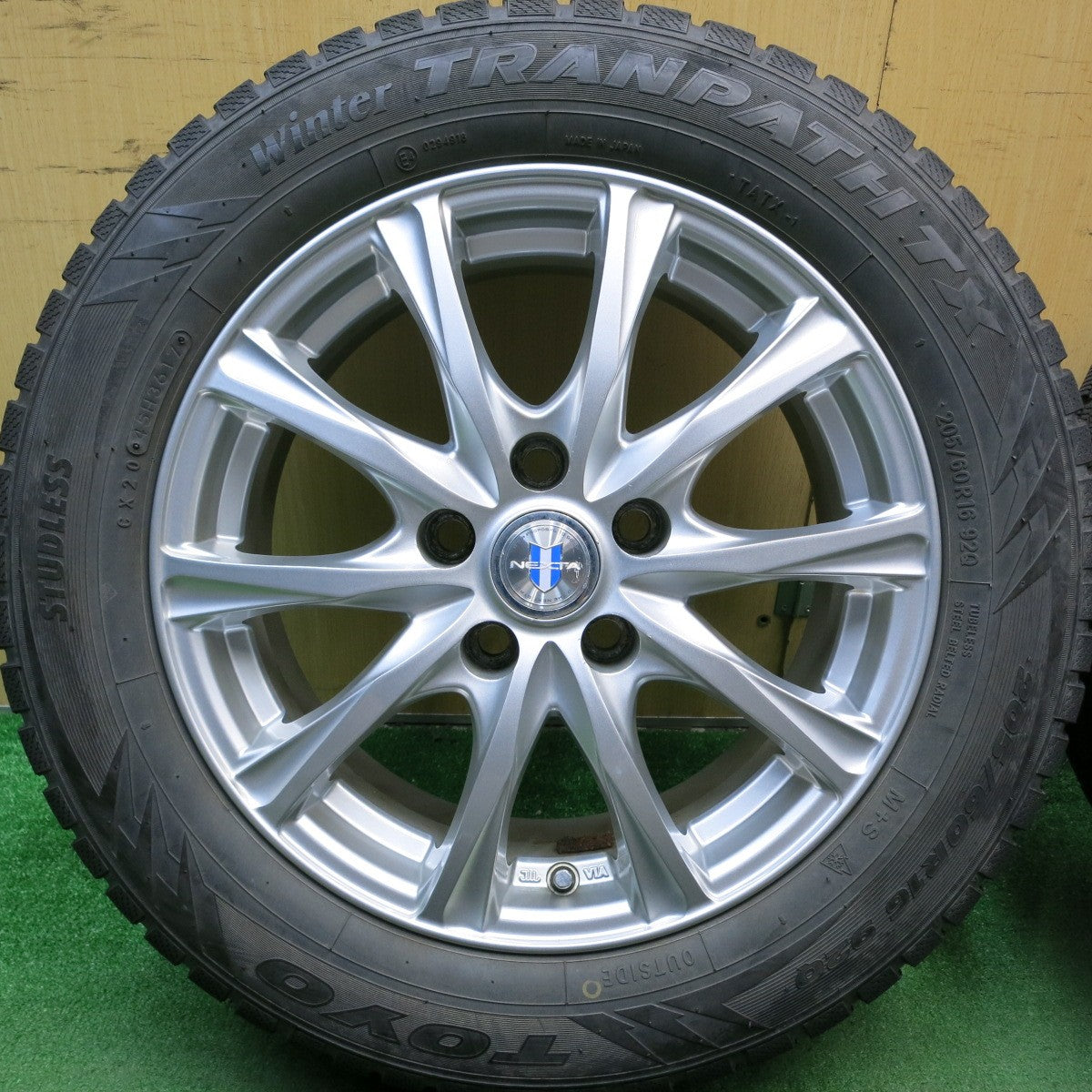 バリ溝！9.5分★スタッドレス 205/60R16 トーヨー ウインター トランパス TX NEXTA ネクスタ 16インチ PCD114.3/5H★5053108HAス