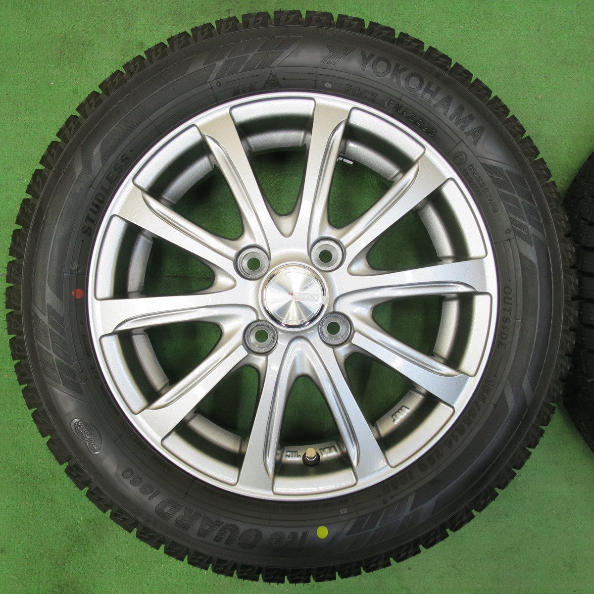 [送料無料] 未使用！23年★スタッドレス 165/65R14 ヨコハマ アイスガード iG60 WEZEN 14インチ ハスラー スペーシア 等 PCD100/4H★4110607イス