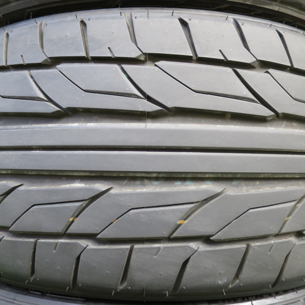 *送料無料* 23年！ほぼ未使用★225/35R19 ニットー NT555 G2 タイヤ 19インチ ベンツ Cクラス BMW 3シリーズ 等★4072903イノタ