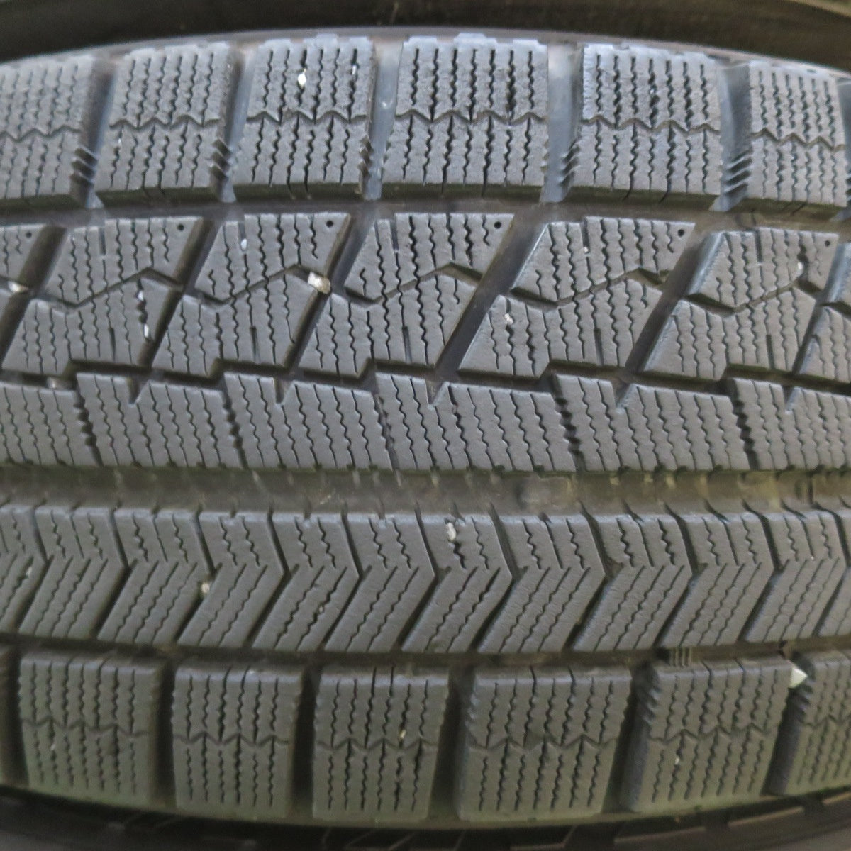 バリ溝！キレイ！9分★スタッドレス 205/65R16 ブリヂストン ブリザック VRX Fang ファング 16インチ PCD114.3/5H★5051511イス