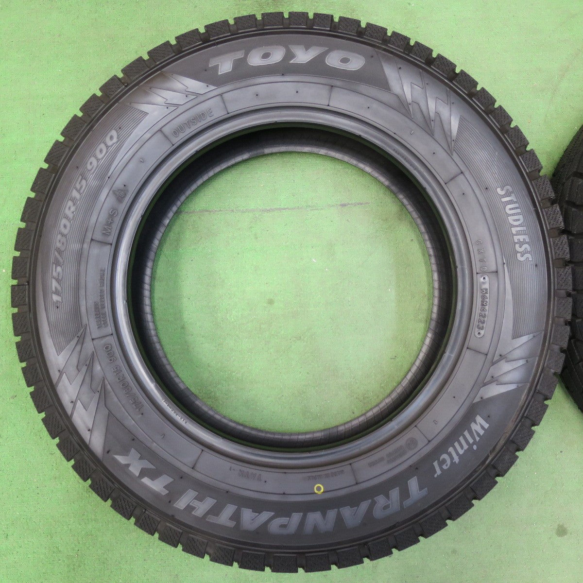[送料無料] ほぼ未使用！23年★スタッドレス 175/80R15 トーヨー ウインター トランパス TX タイヤ 15インチ パジェロミニ テリオスキッド ホンダZ 等★5040510イスタ