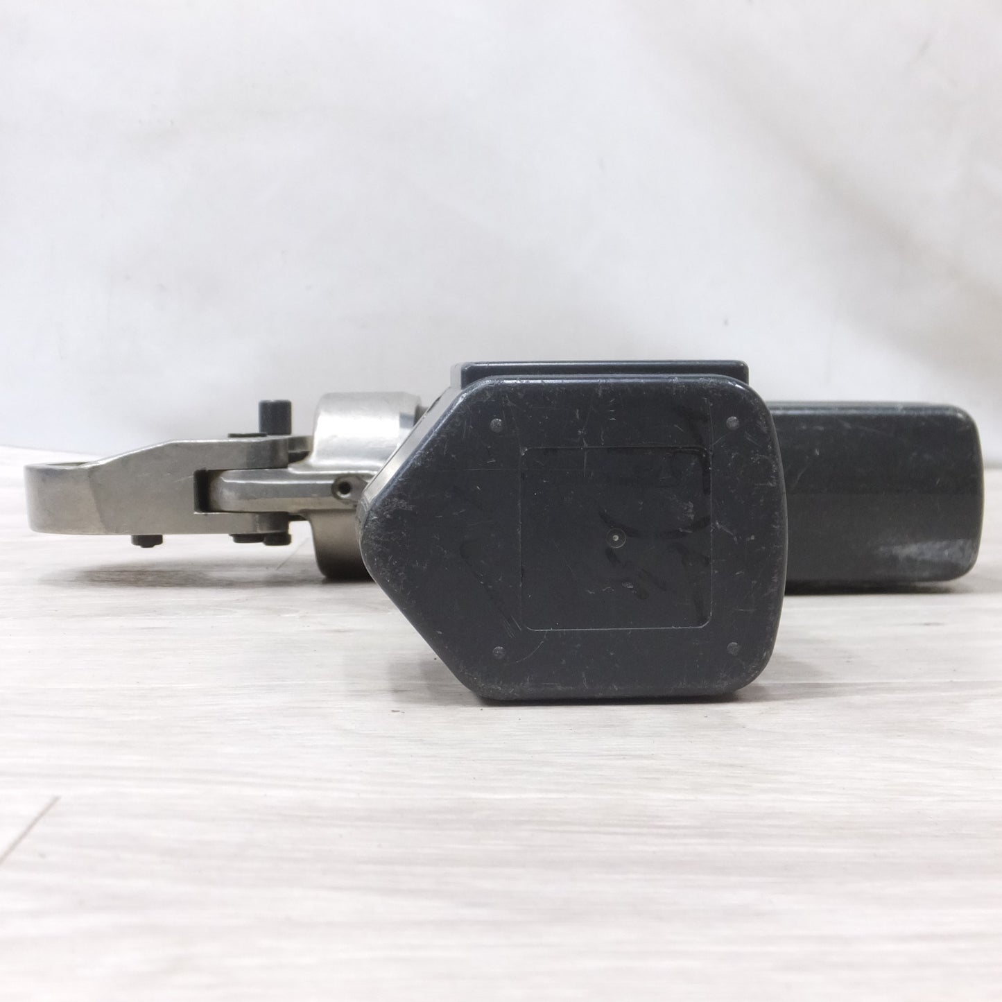 [送料無料] 付属品付き◆IZUMI 電動 油圧式 工具 充電式 12V REC-150E1 バッテリー 充電器 ケース ダイス 付き 電動 工具◆