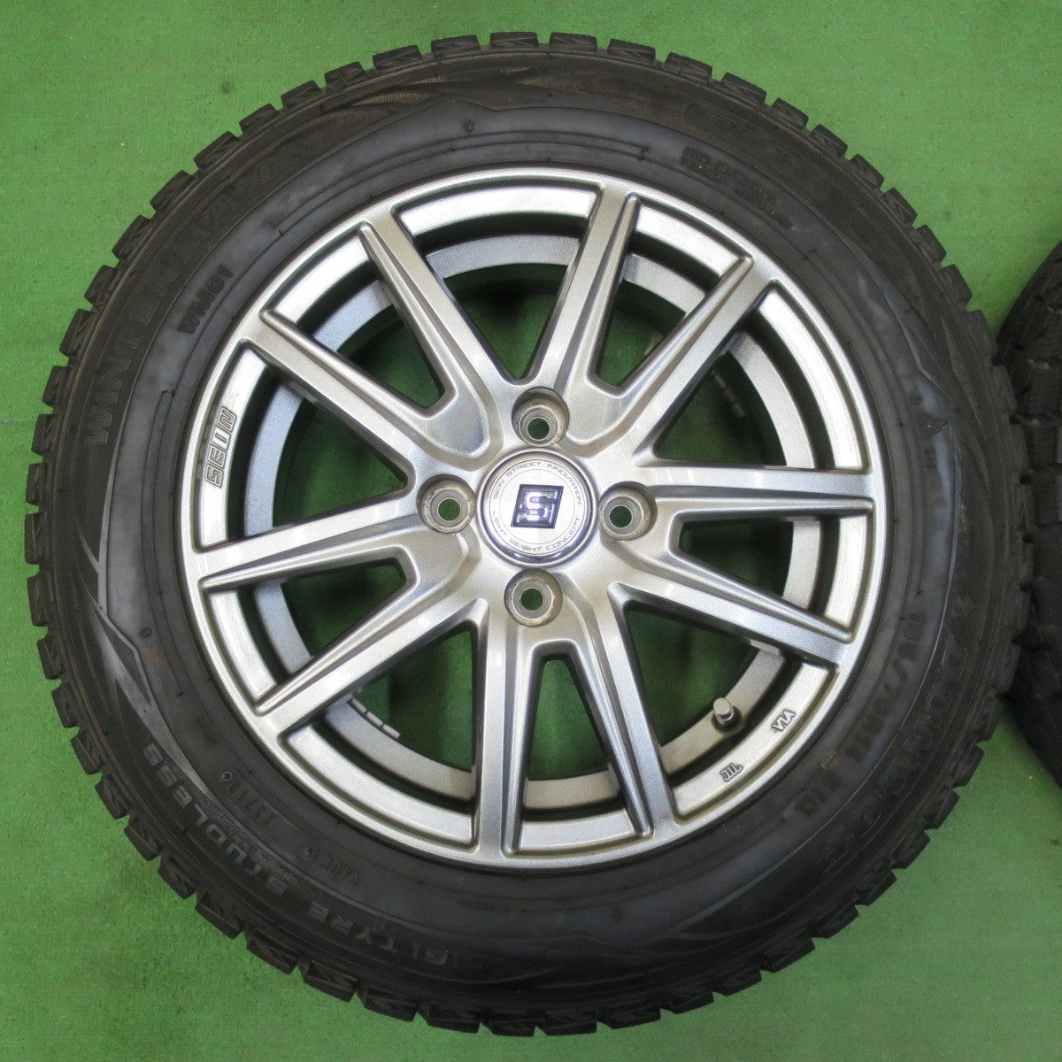 [送料無料] タイヤほぼ未使用！キレイ★スタッドレス 165/70R14 ダンロップ ウインターマックス WM01 SEIN ザイン 14インチ PCD100/4H★4093011イス